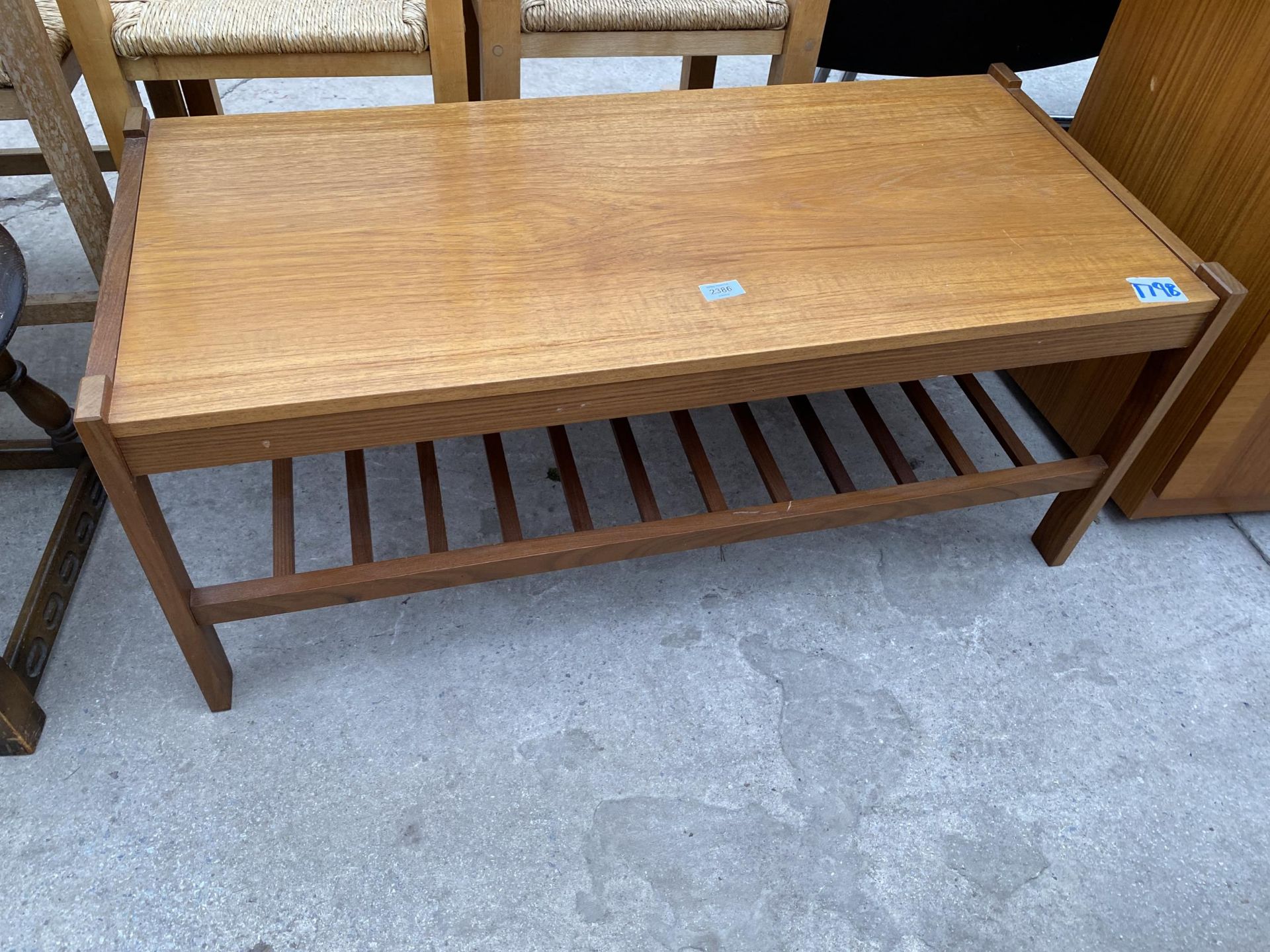 A RETRO TEAK TWO TIER COFFEE TABLE, 40X18.5"