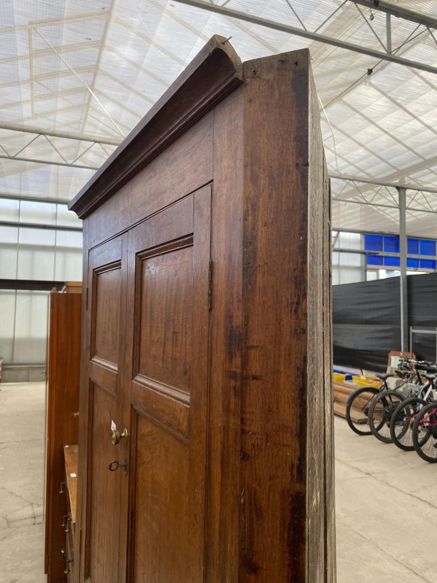 A GEORGE III OAK FULL LENGTH PANELLED FOUR DOOR CORNER CUPBOARD, 41" WIDE, 77" HIGH AND 22" DEEP - Image 2 of 5