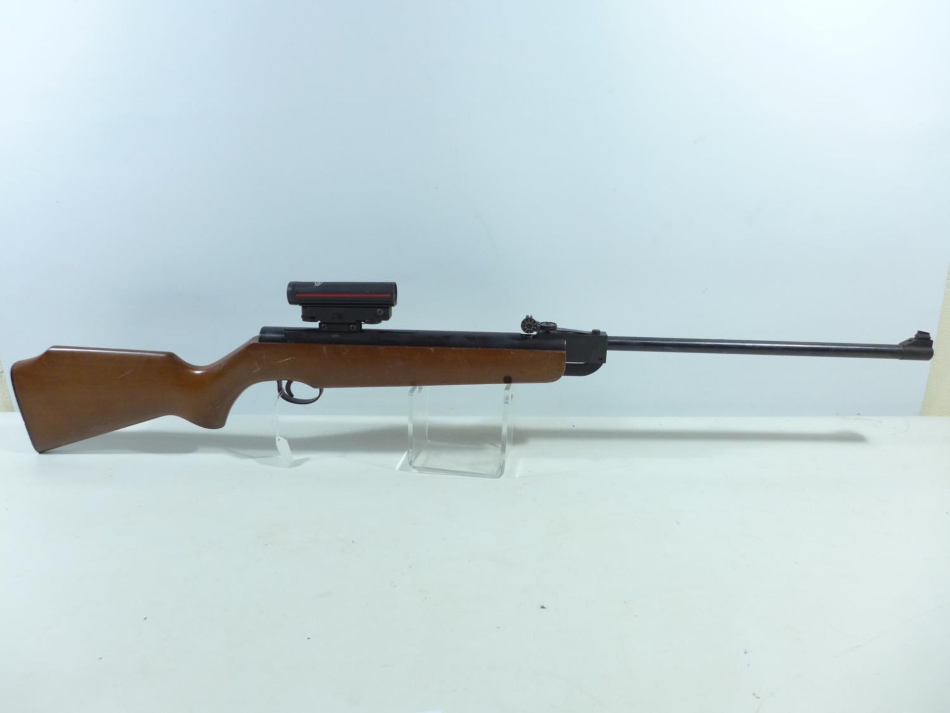 A WEBLEY AND SCOTT EXCEL .22 CALIBRE AIR RIFLE, 44CM BARREL, SERIAL NUMBER 831825, FITTED WITH