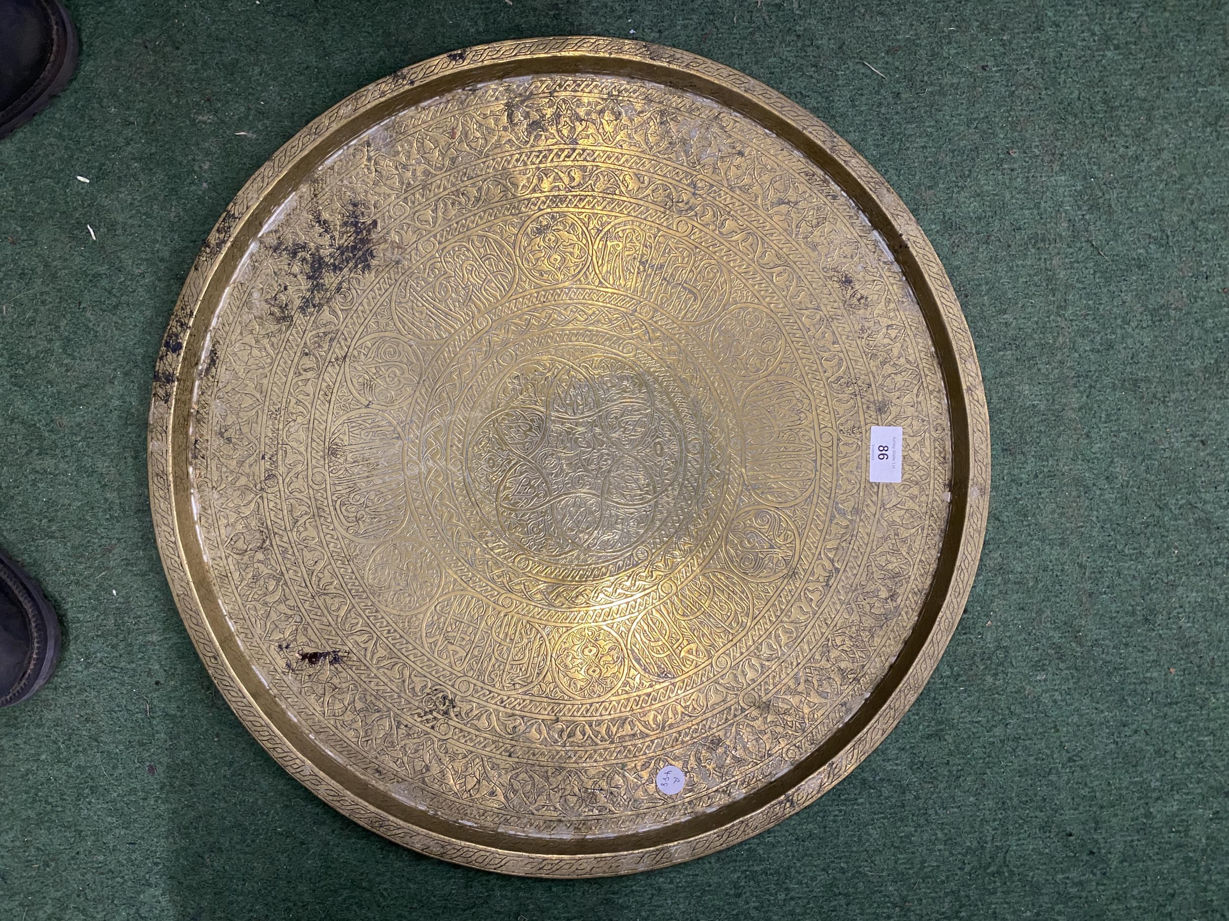 A LARGE MIDDLE EASTERN BRASS CHARGER, DIAMETER 56CM