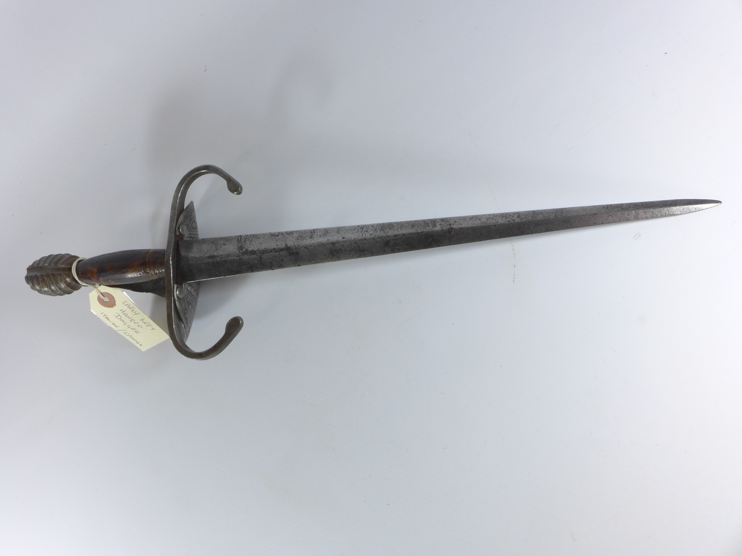 A 17TH CENTURY STYLE GERMAN LEFT HAND DAGGER, 36CM BLADE, CUP GUARD WITH DECORATION, WOOD GRIP - Image 2 of 4