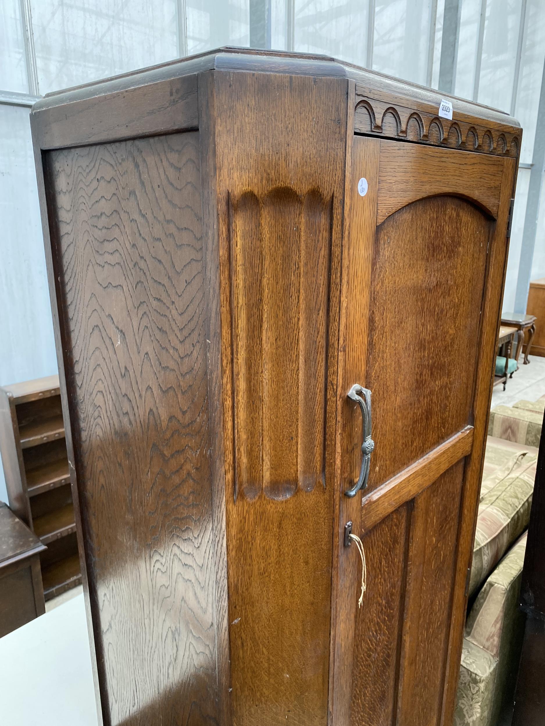 A MID 20TH CENTURY OAK HALL WARDROBE, 30" WIDE - Image 2 of 3