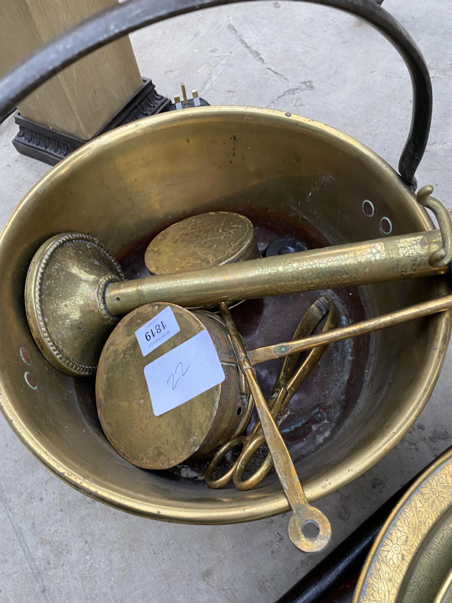 A LARGE ASSORTMENT OF BRASS ITEMS TO INCLUDE A FOLDING TABLE, A JAM PAN AND FIRE SIDE COMPANION - Image 2 of 3