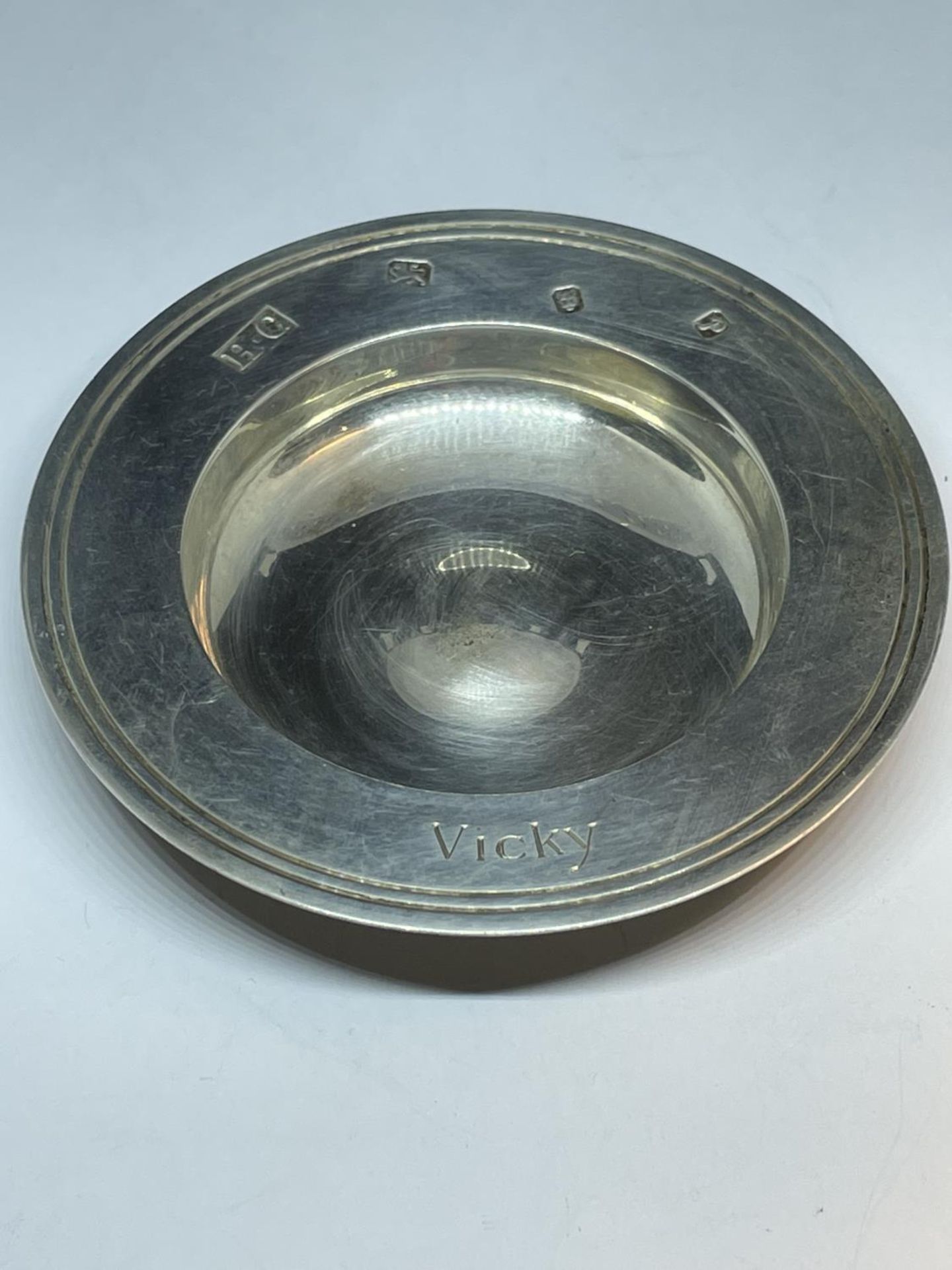 A HALLMARKED LONDON SILVER DISH ENGRAVED VICKY GROSS WEIGHT