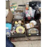 AN ASSORTMENT OF HOUSEHOLD CLEARANCE ITEMS TO INCLUDE CERAMICS AND GLASS WARE ETC