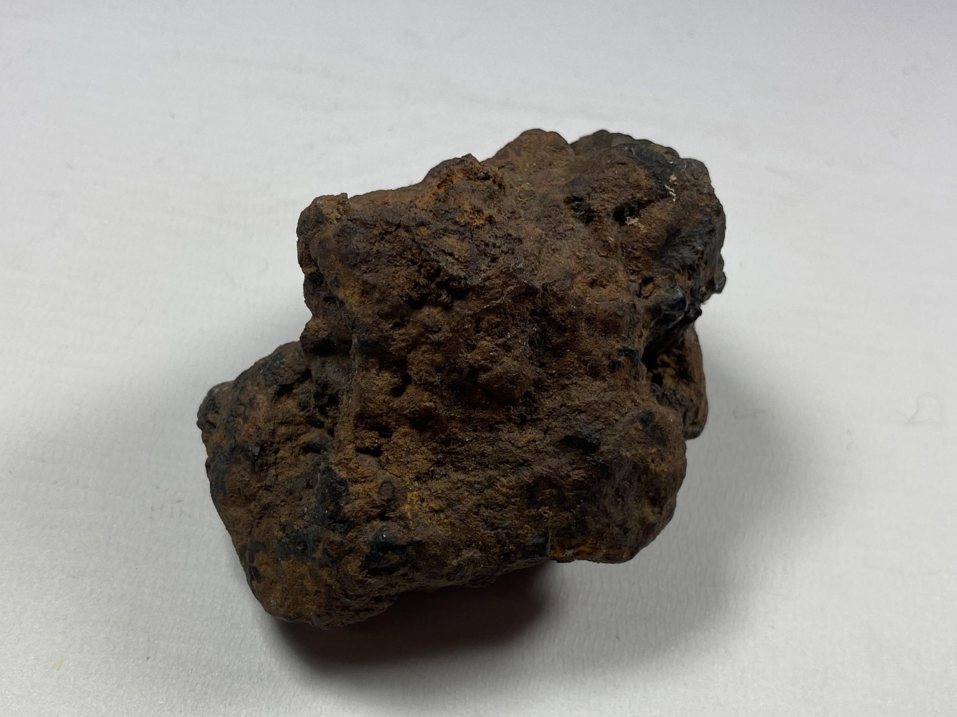 A BELIEVED METEORITE STONE, LENGTH 8CM - Image 2 of 3
