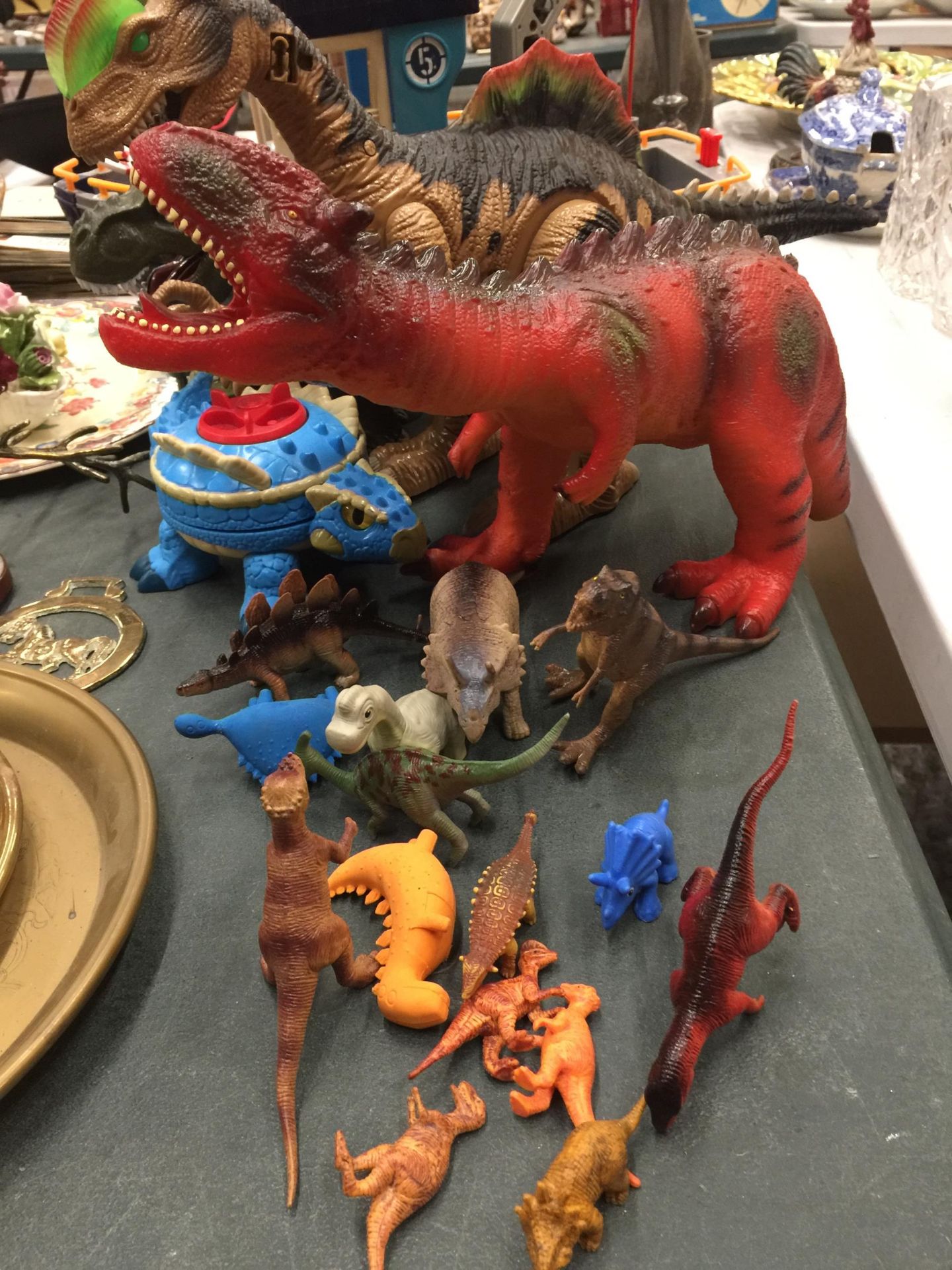 A QUANTITY OF TOYS TO INCLUDE DINOSAURS, A BOAT, ETC - Image 2 of 3