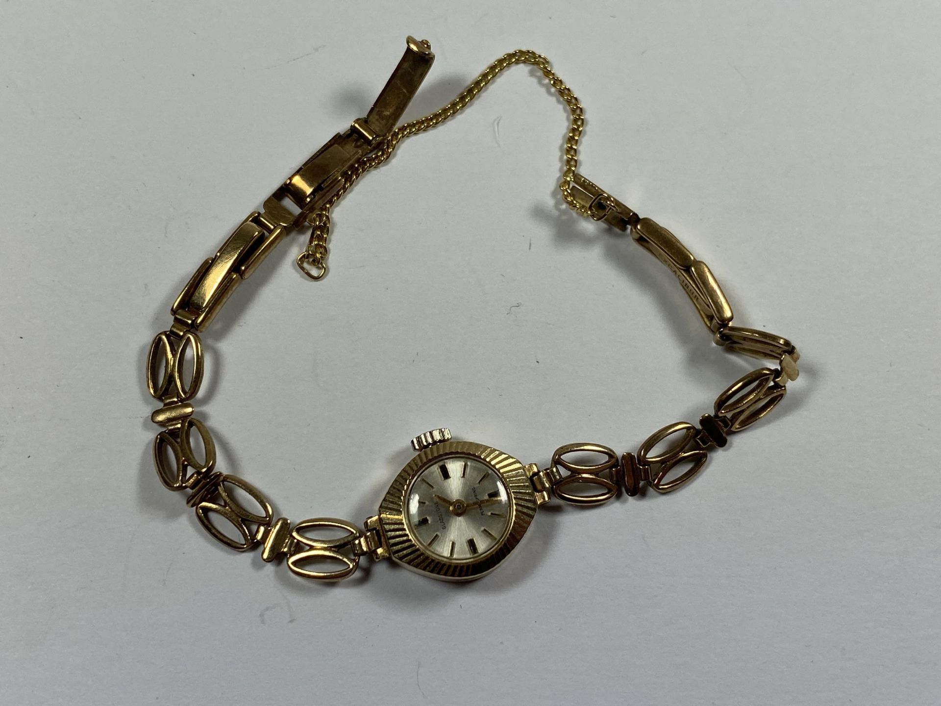 A VINTAGE GLADSTONE 9CT YELLOW GOLD CASED & STRAP LADIES WATCH, TOTAL GOLD WEIGHT WITHOUT MOVEMENT -