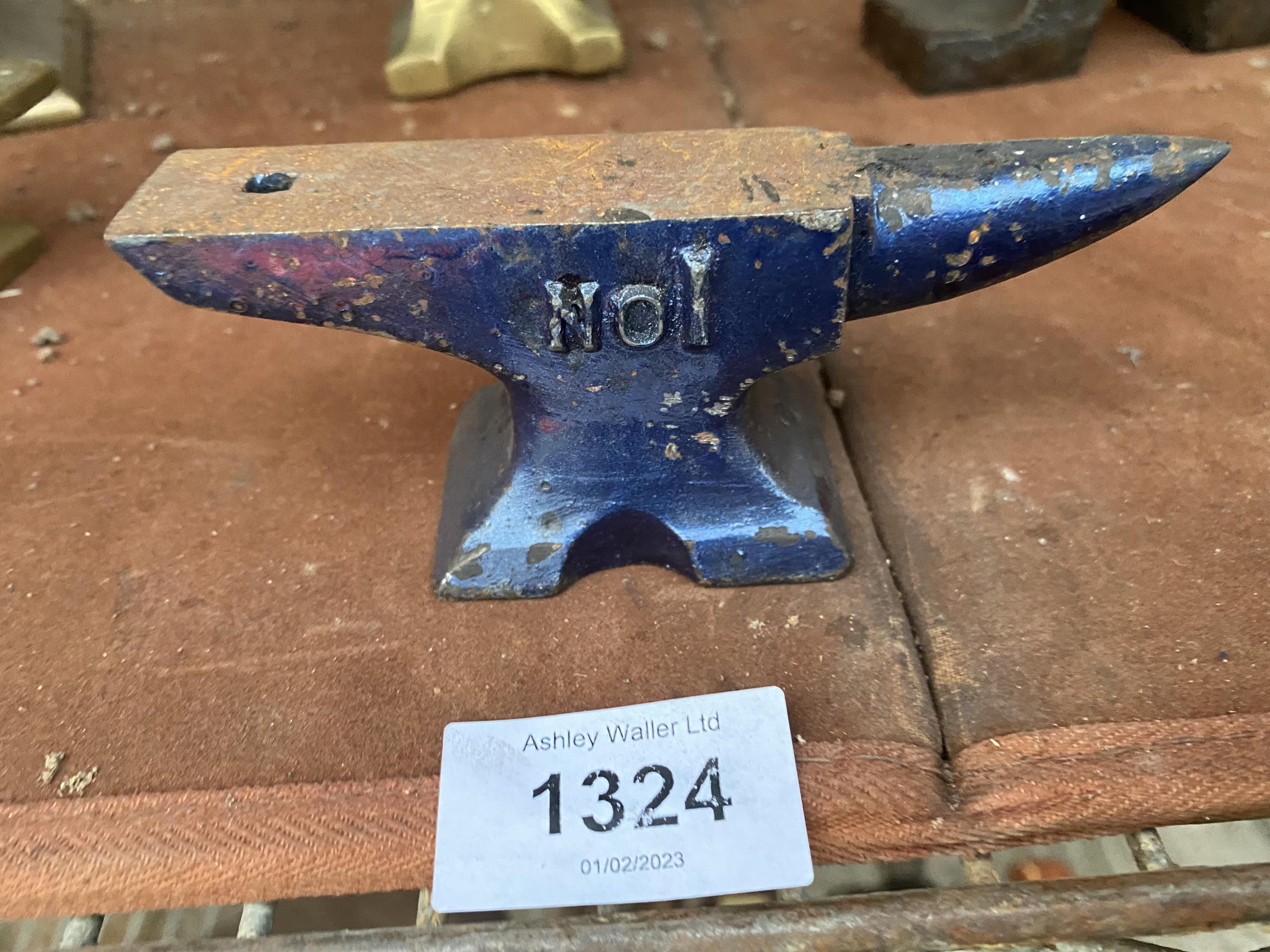 A MINITURE CAST IRON SAMPLE ANVIL BEARING THE STAMP NO.1