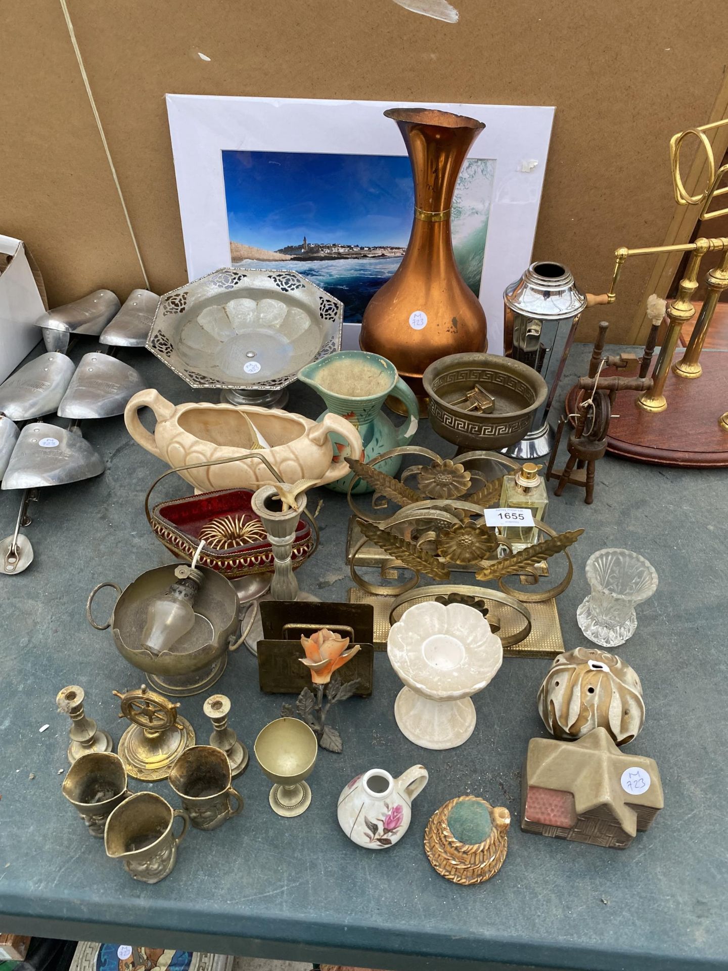 AN ASSORTMENT OF ITEMS TO INCLUDE JUGS, VASES AND DESK TIDIES ETC