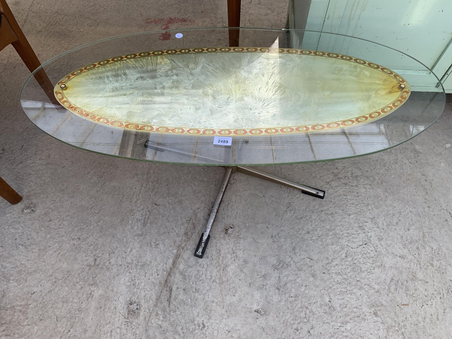 A RETRO 1970'S OVAL GLASS COFFEE TABLE, 38X17", ON ALLOY BASE