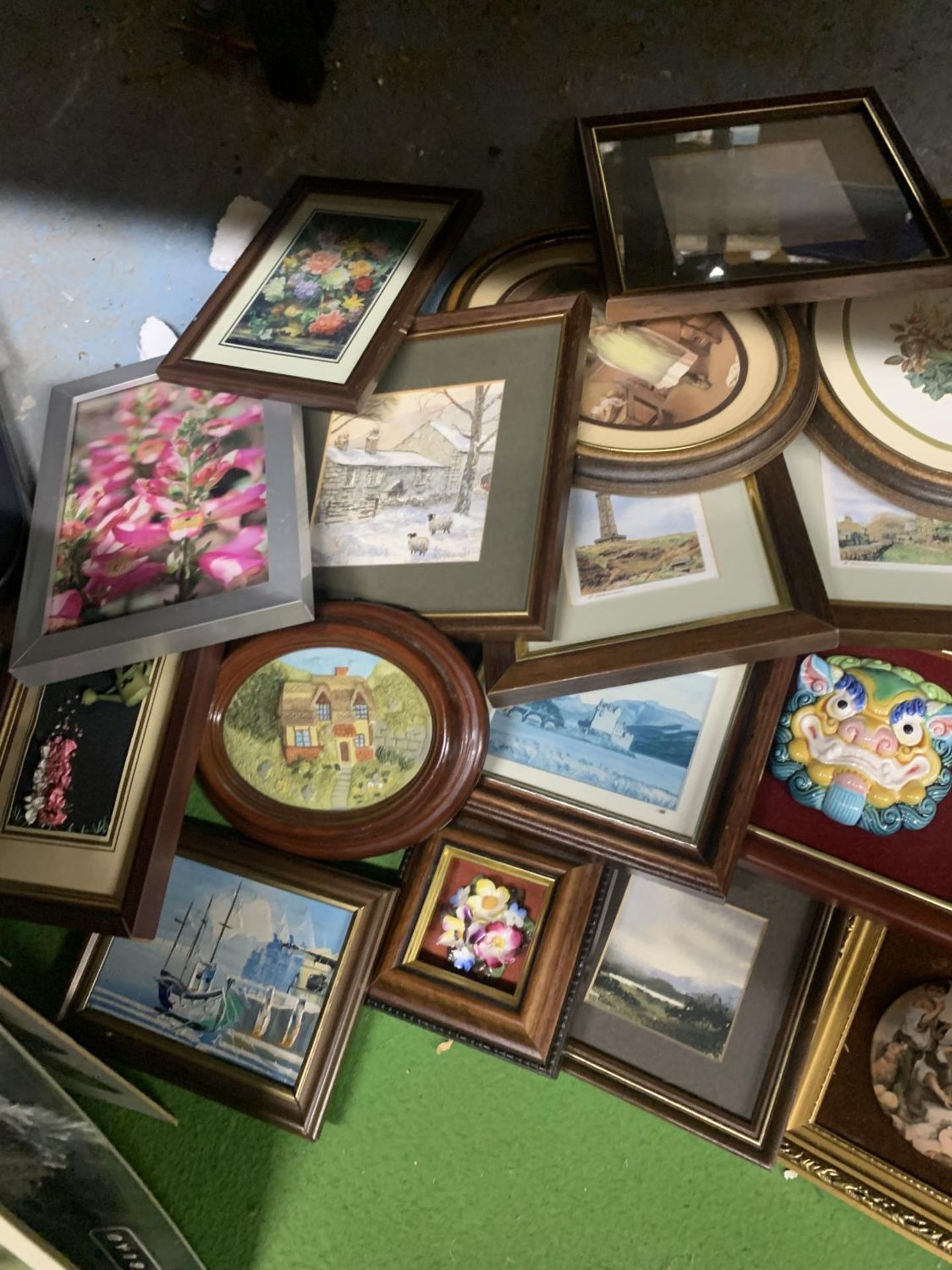A LARGE QUANTITY OF SMALL FRAMED PRINTS - Image 5 of 5