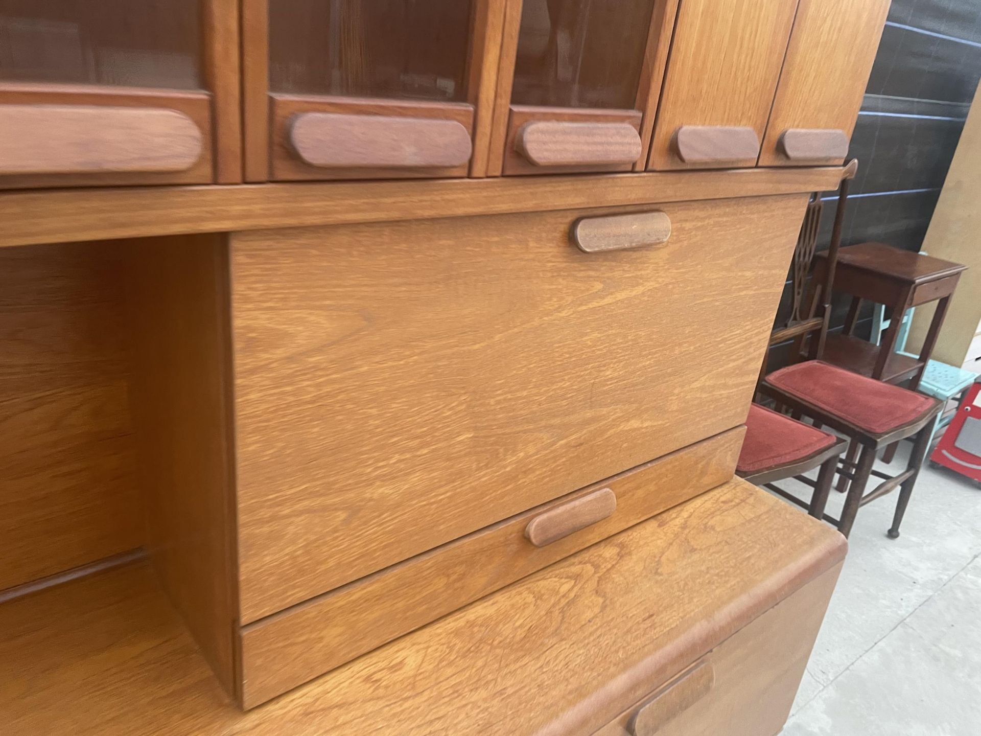 A RETRO TEAK COCKTAIL SIDEBOARD WITH FOUR BI-FOLD DOORS, TWO BEING GLAZED, DROP-DOWN COCKTAIL - Image 3 of 5