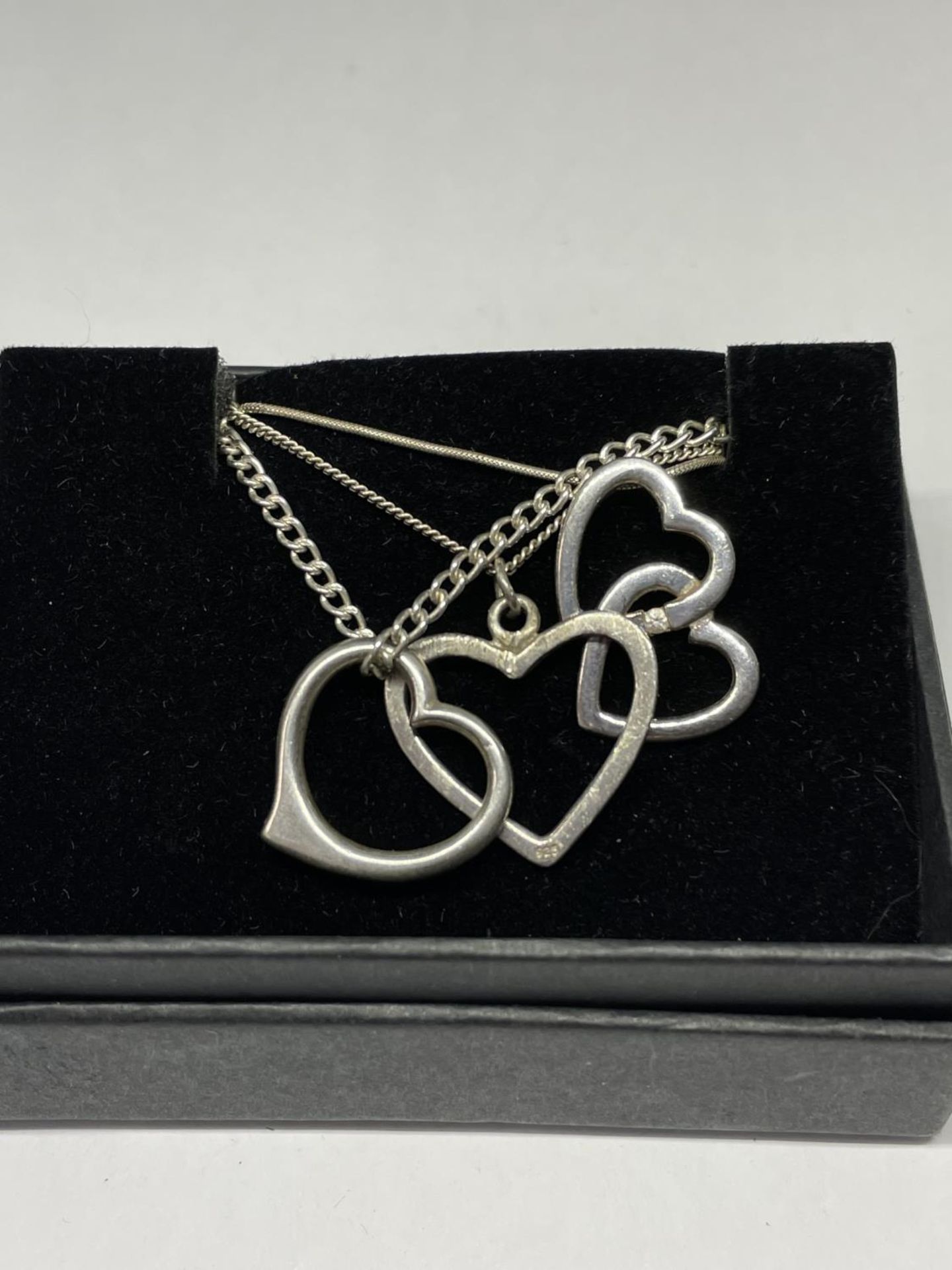 THREE SILVER NECKLACES WITH HEART PENDANTS IN A PRESENTATION BOX - Image 3 of 3