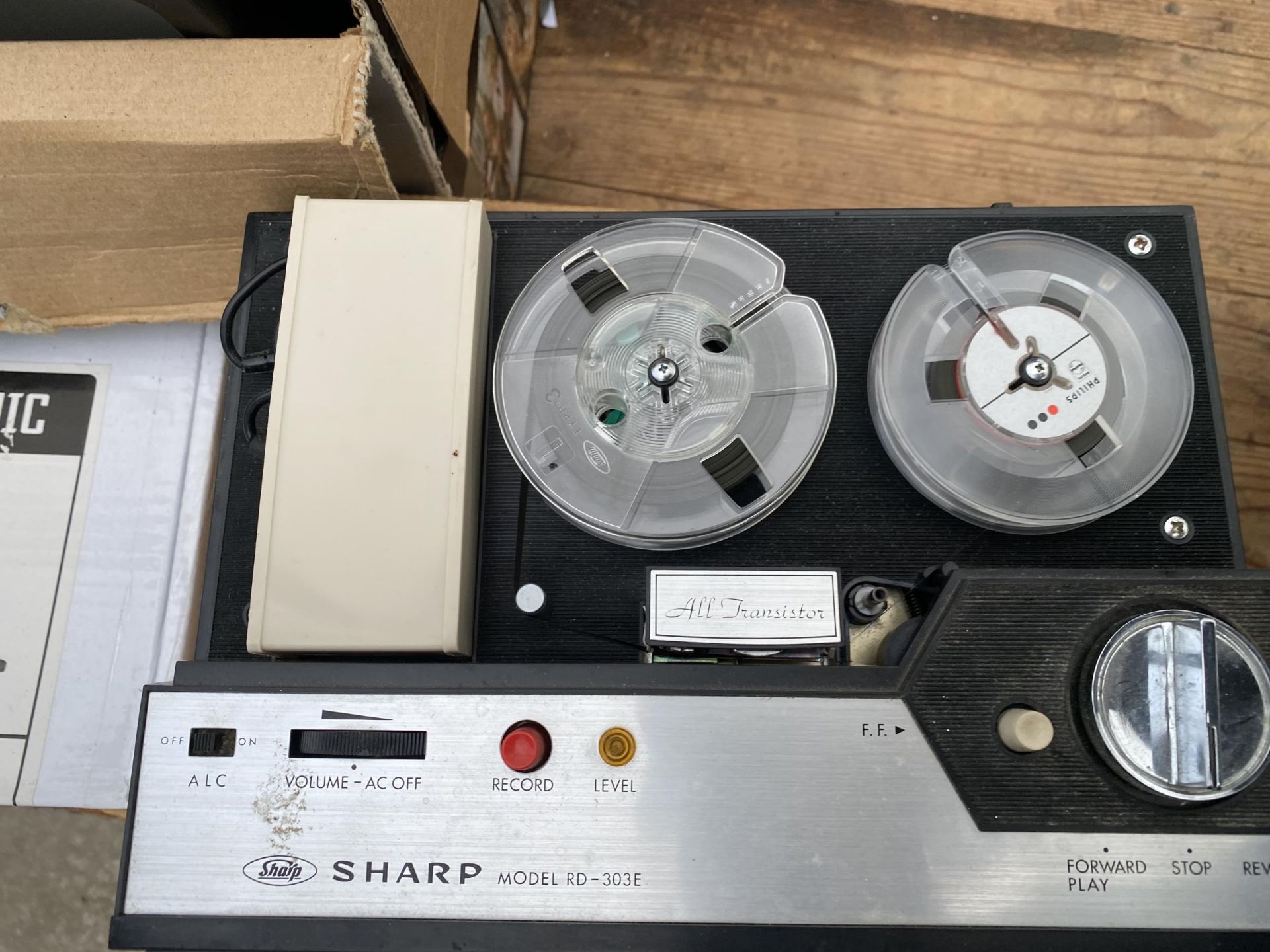 AN ASSORTMENT OF ITEMS TO INCLUDE A SHARP TAPE TO TAPE PLAYER, A HANIMEX SLIDE PROJECTOR AND A - Image 3 of 3