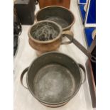 THREE ACOPPER ITEMS TO INCLUDE A LARGE SAUCEPAN, A HANDLED PAN AND A JUG STYLE VESSEL