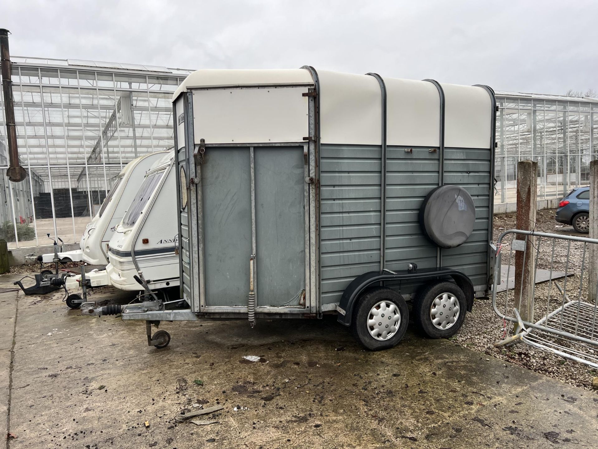 WESSEX CLUBMAN DOUBLE HORSE TRAILER FULL PARTIONS AND COMPLETE WITH FULL LENGTH BREAST BARS NO VAT - Image 2 of 6