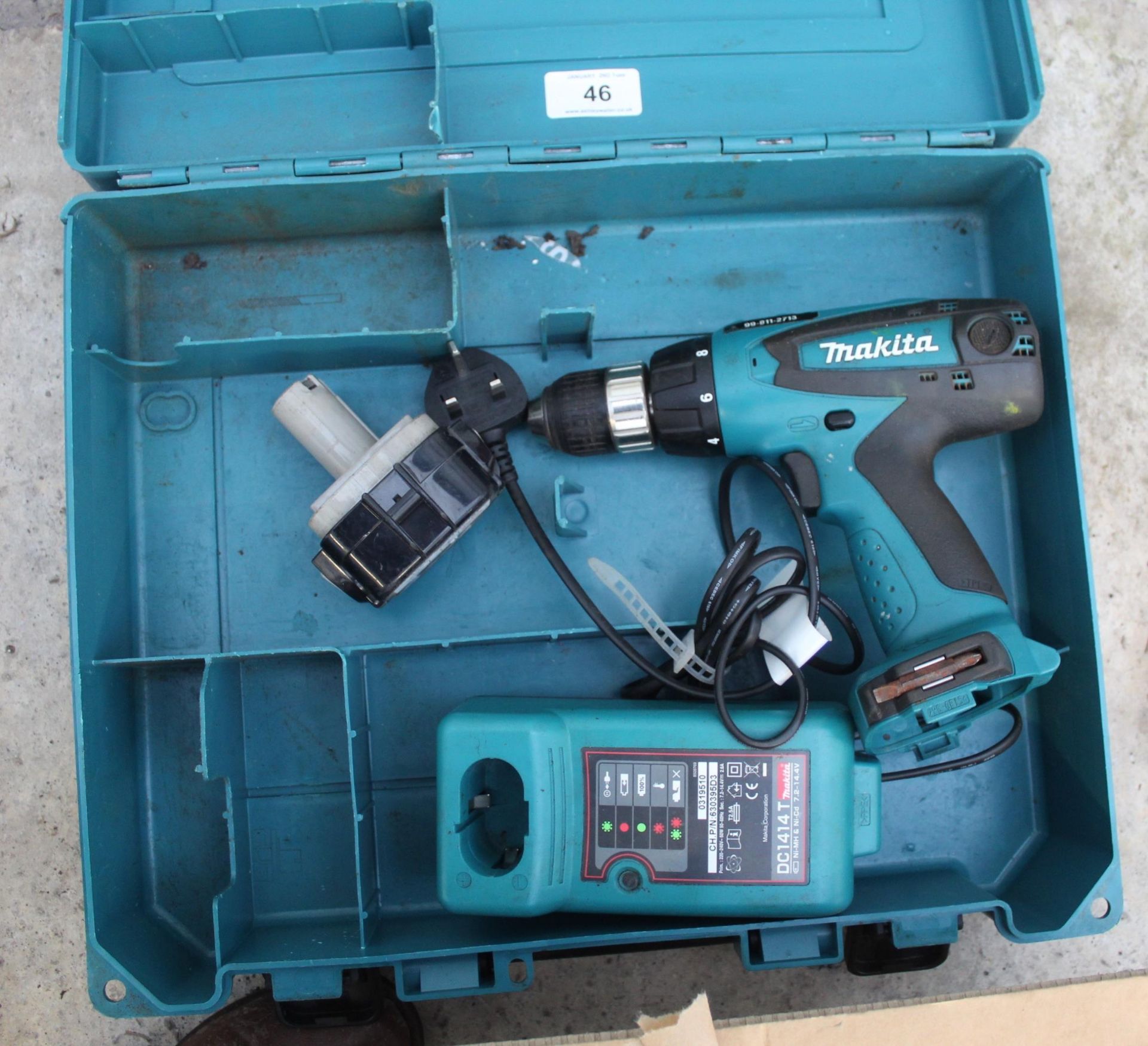 A MAKITA 12V BATTERY DRILL WITH ONE BATTERY AND CHARGER PLUS VAT