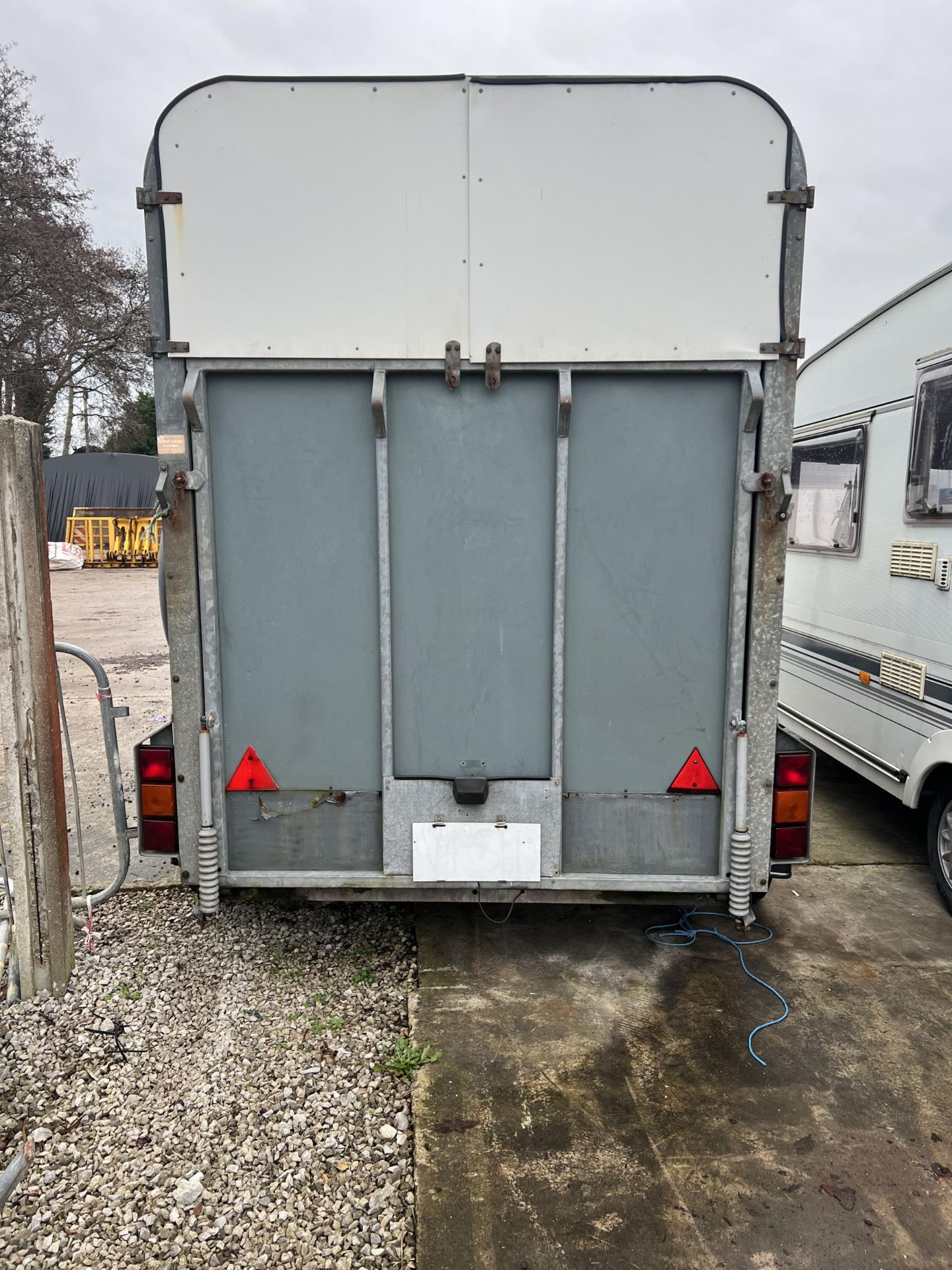 WESSEX CLUBMAN DOUBLE HORSE TRAILER FULL PARTIONS AND COMPLETE WITH FULL LENGTH BREAST BARS NO VAT - Image 3 of 6