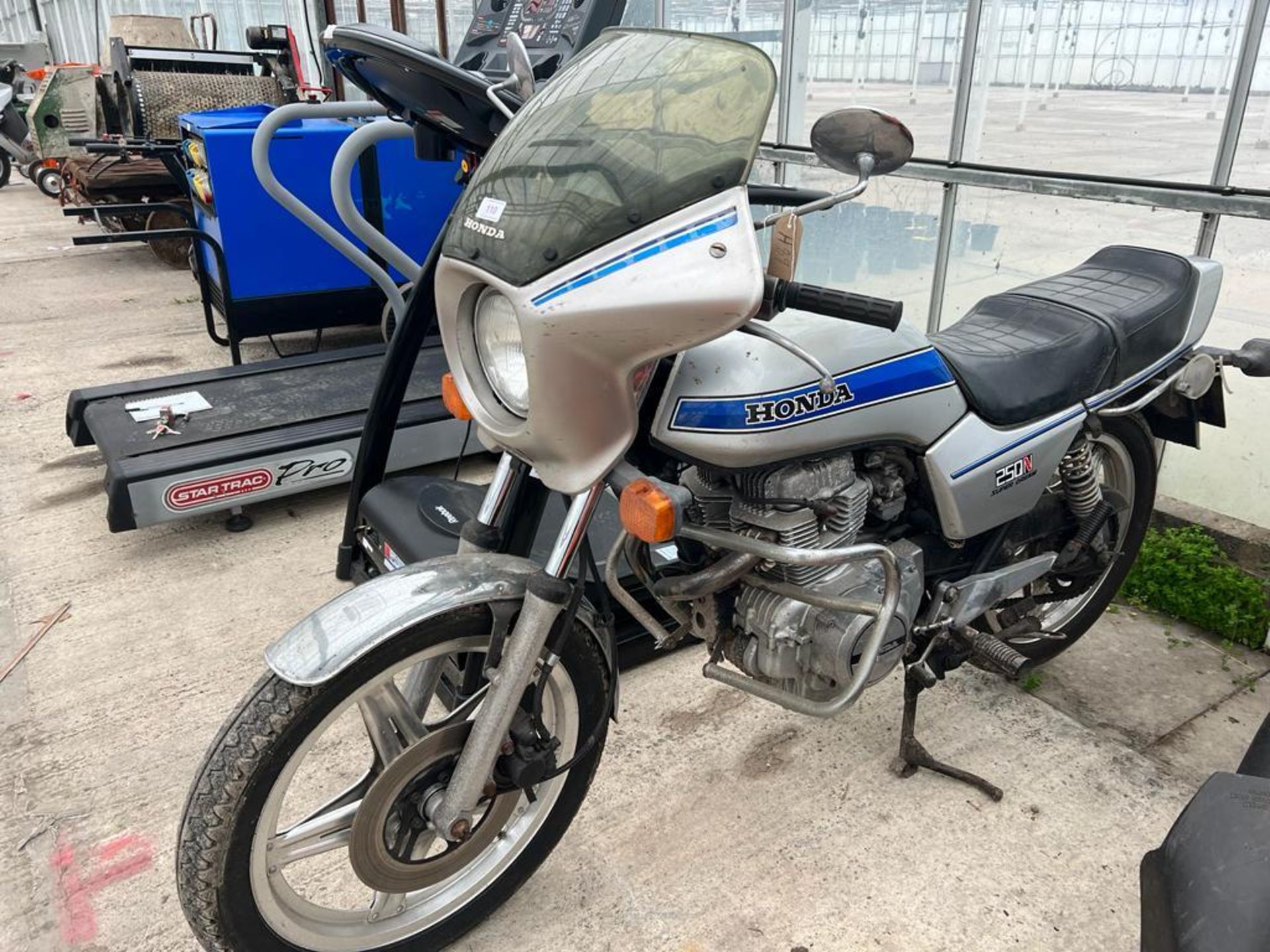 A 1980 HONDA 250N SUPER DREAM MOTORBIKE MOT 12-9-23 39,558 MILES NO VAT - Image 3 of 4