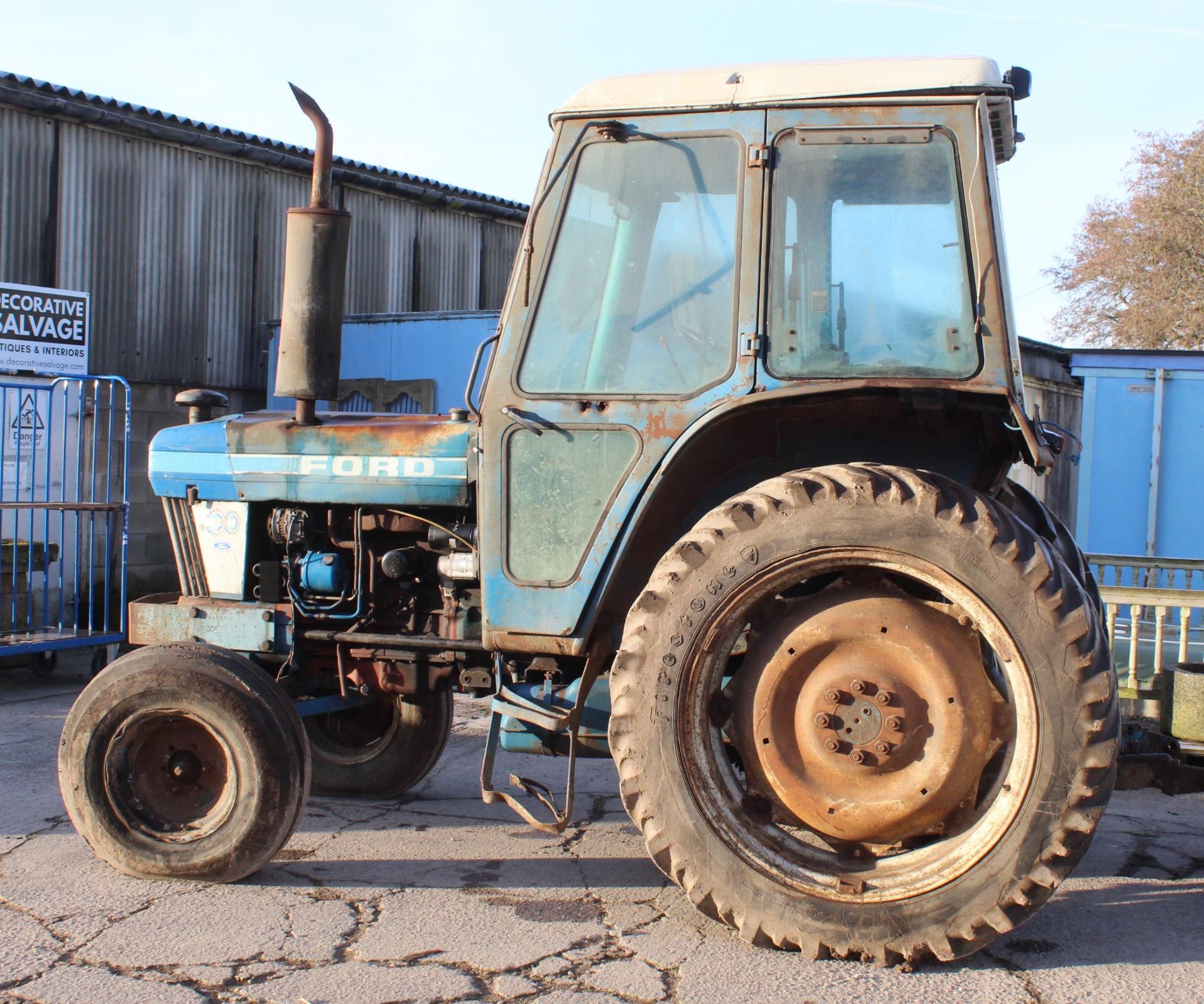 A FORD 6610 2 WHEEL DRIVE TRACTOR B287 YMA FIRST REG 04/01/85 WITH LOG BOOK WITH SPARE REAR - Image 2 of 5