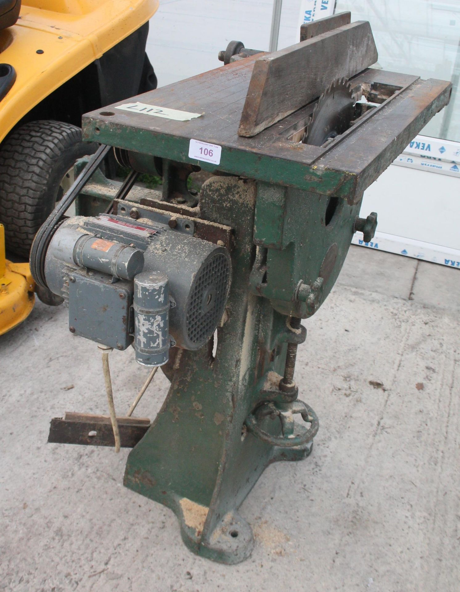 AN OLIVER MACHINERY LTD TABLE SAW IN WORKING ORDER BUT NO WARRANTY + VAT