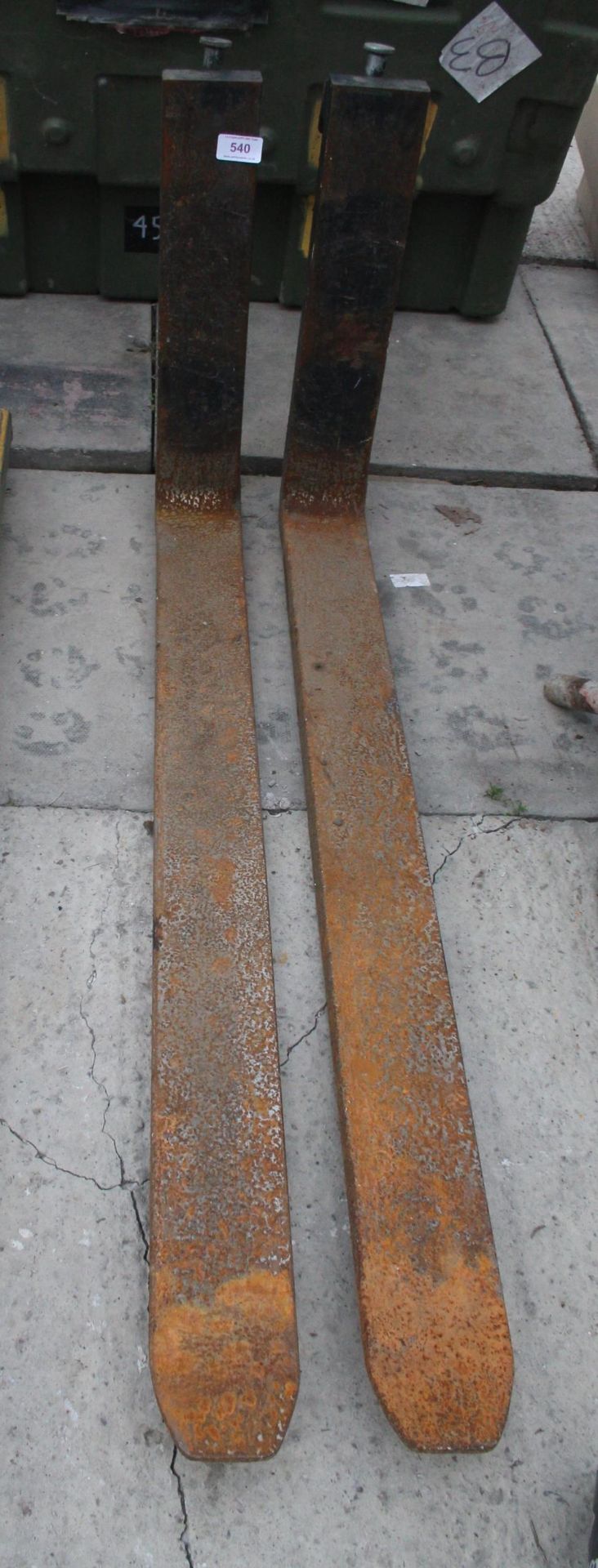 A PAIR OF PALLET FORKS NO VAT