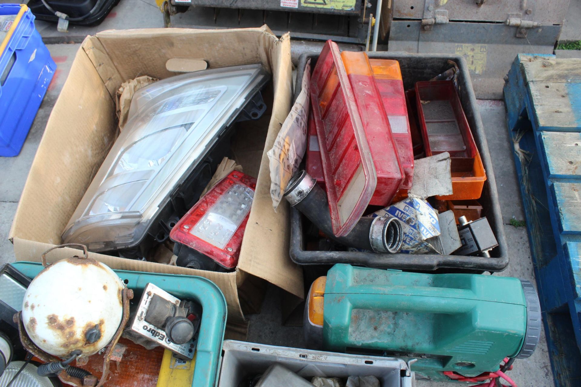 5 BOXES OF AUTO ELECTRICAL ITEMS NO VAT - Image 3 of 3