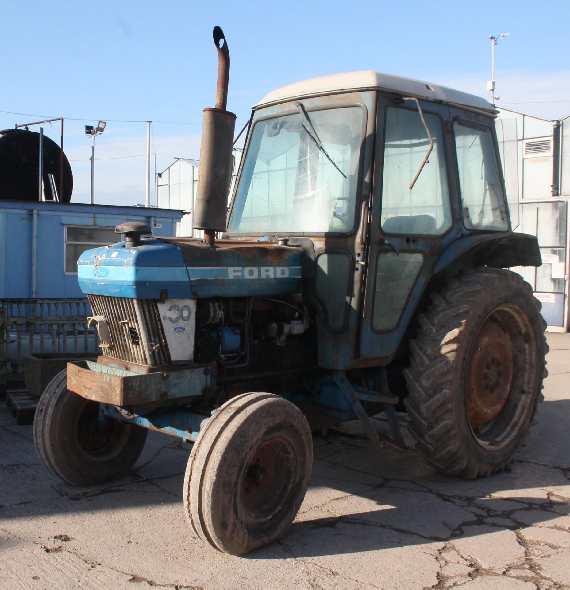 A FORD 6610 2 WHEEL DRIVE TRACTOR B287 YMA FIRST REG 04/01/85 WITH LOG BOOK WITH SPARE REAR