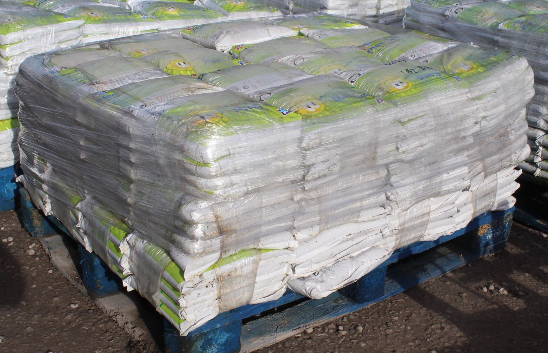 192 X 5KG BAGS OF PLAY SAND NO VAT