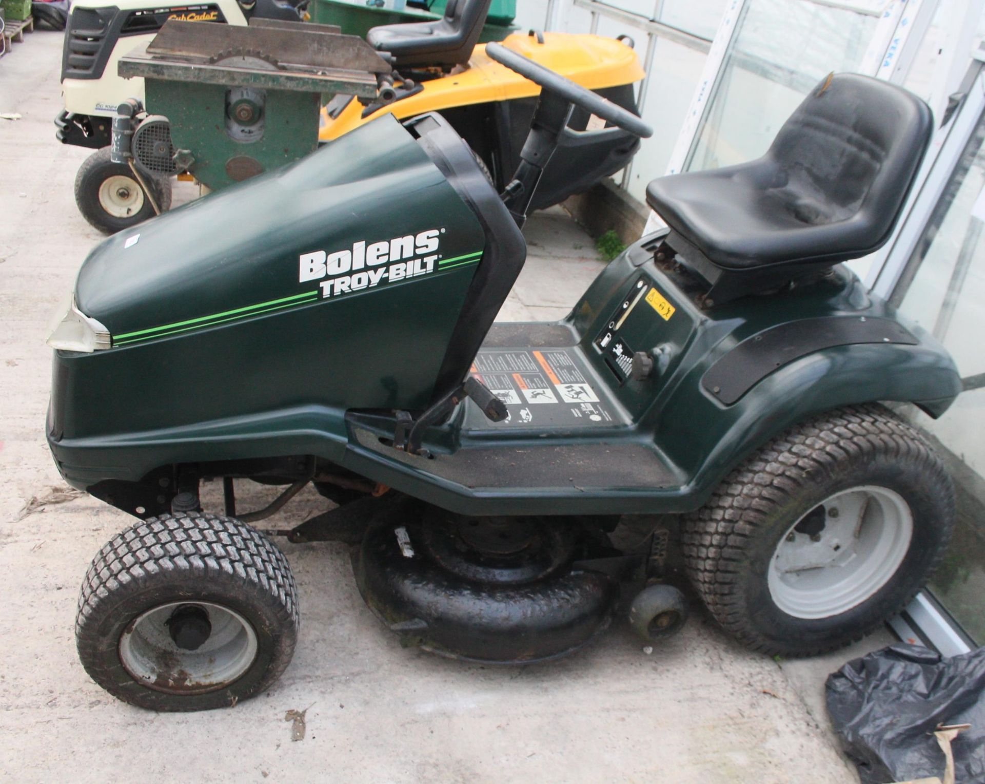 A BOWENS TRO - BILT RIDE ON MOWER NO VAT