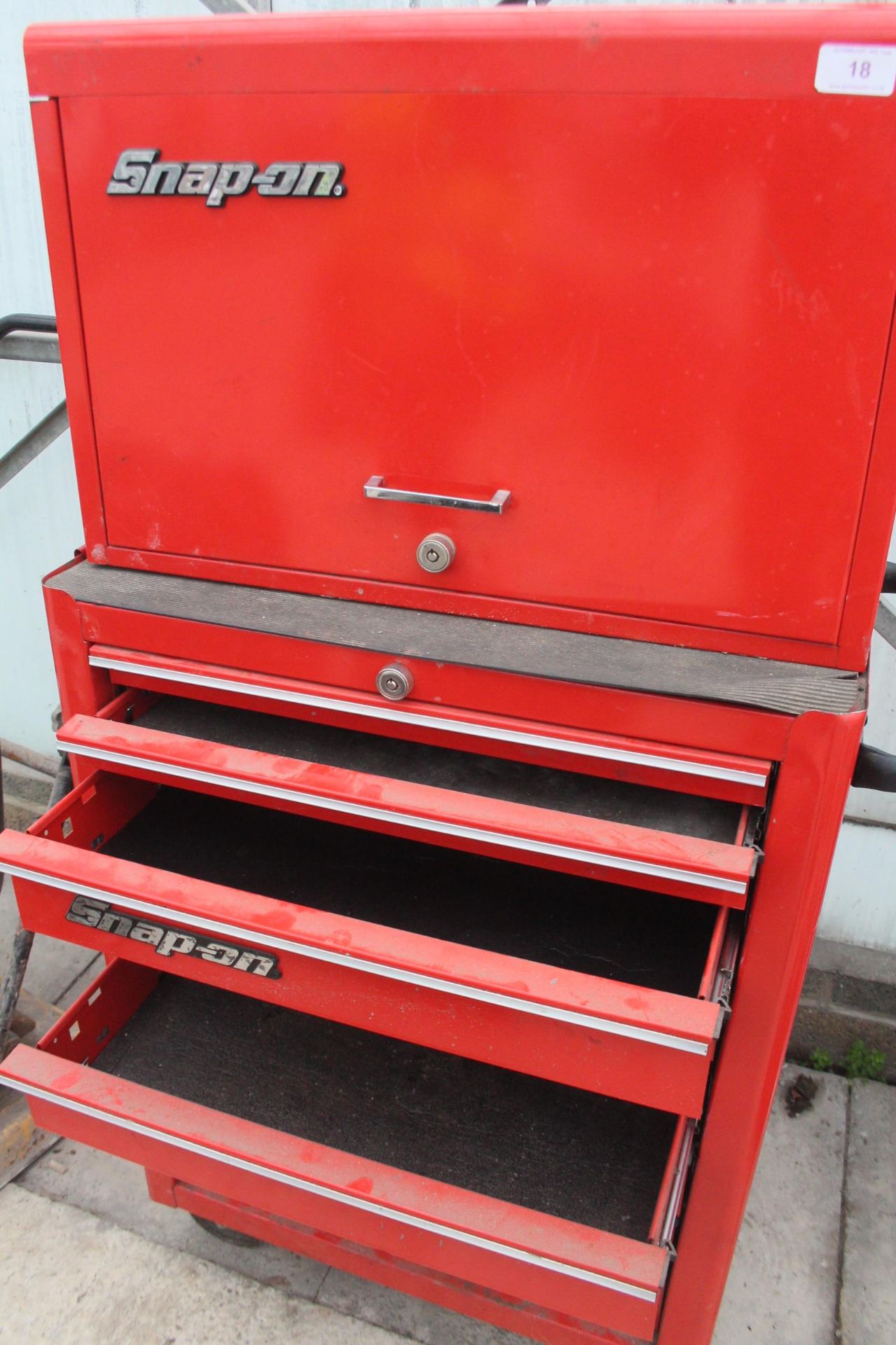 A SNAP ON TOOL CHEST & ROW CAB - KEYS IN THE OFFICE NO VAT - Image 2 of 2