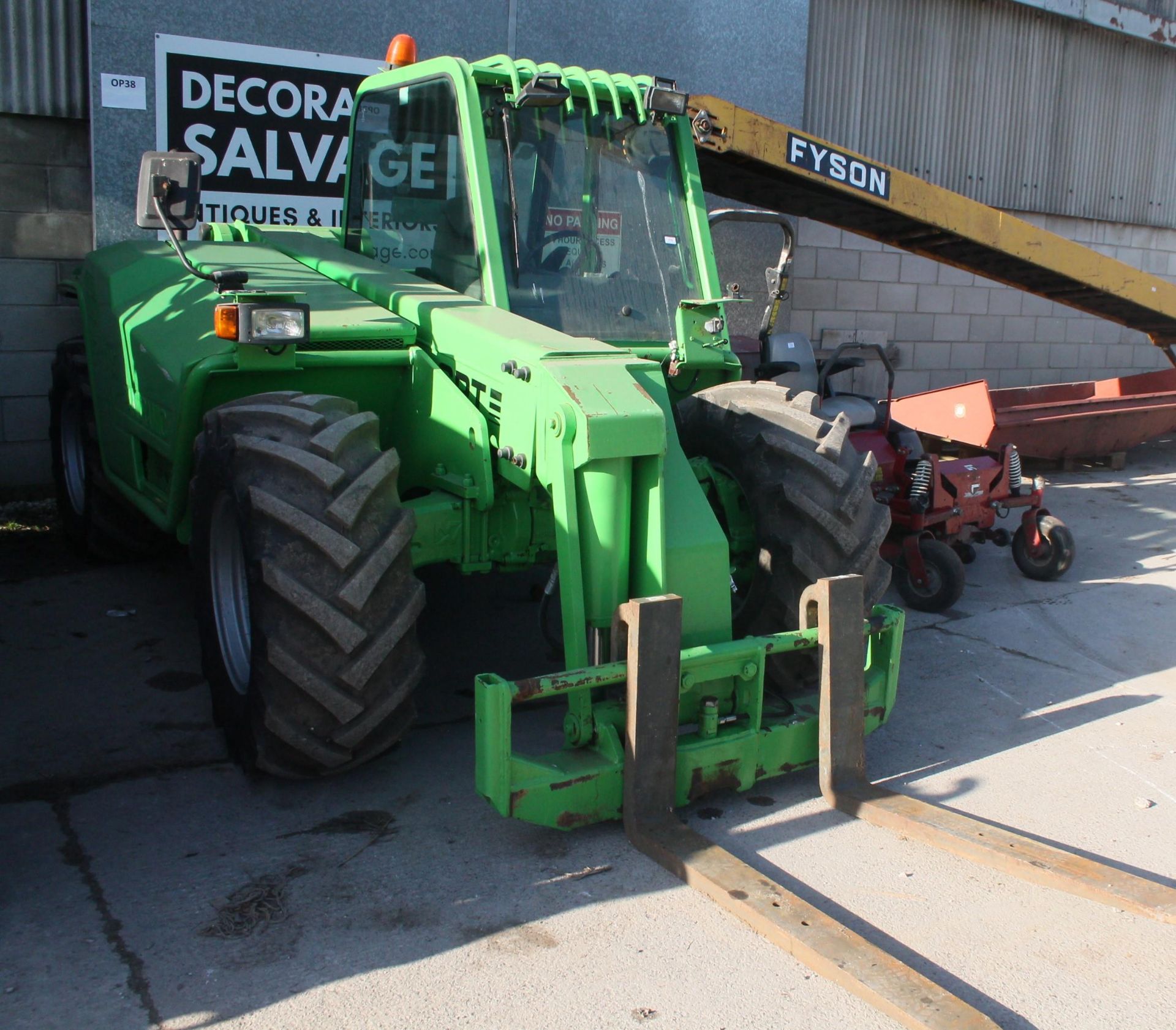 A MERLO P26.6-SPT PANORAMIC TELEPORTER FIRST REGISTERED WITH A 51 PLATE RECENT NEW TYRES WITH PALLET - Image 2 of 4