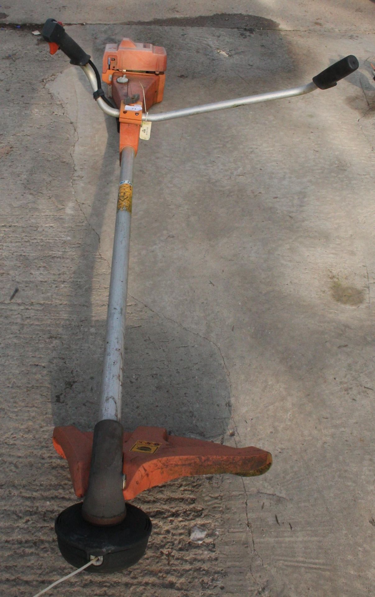 A HUSQVARNA STRIMMER 240R NO VAT - Image 2 of 2