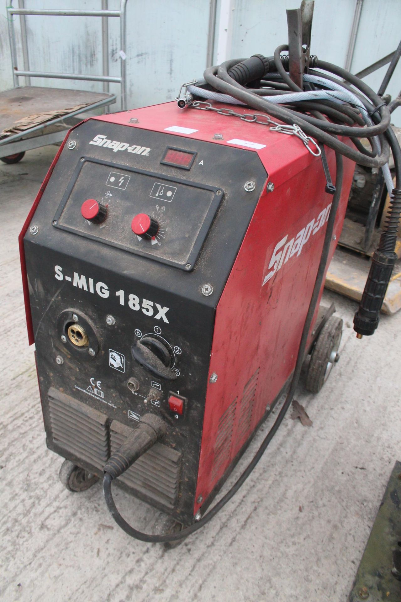 A SNAP ON MIG (VENDOR STATES GOOD WORKING ORDER BUT NO WARRANTY GIVEN) AND TWO TRANSIT WHEELS NO VAT