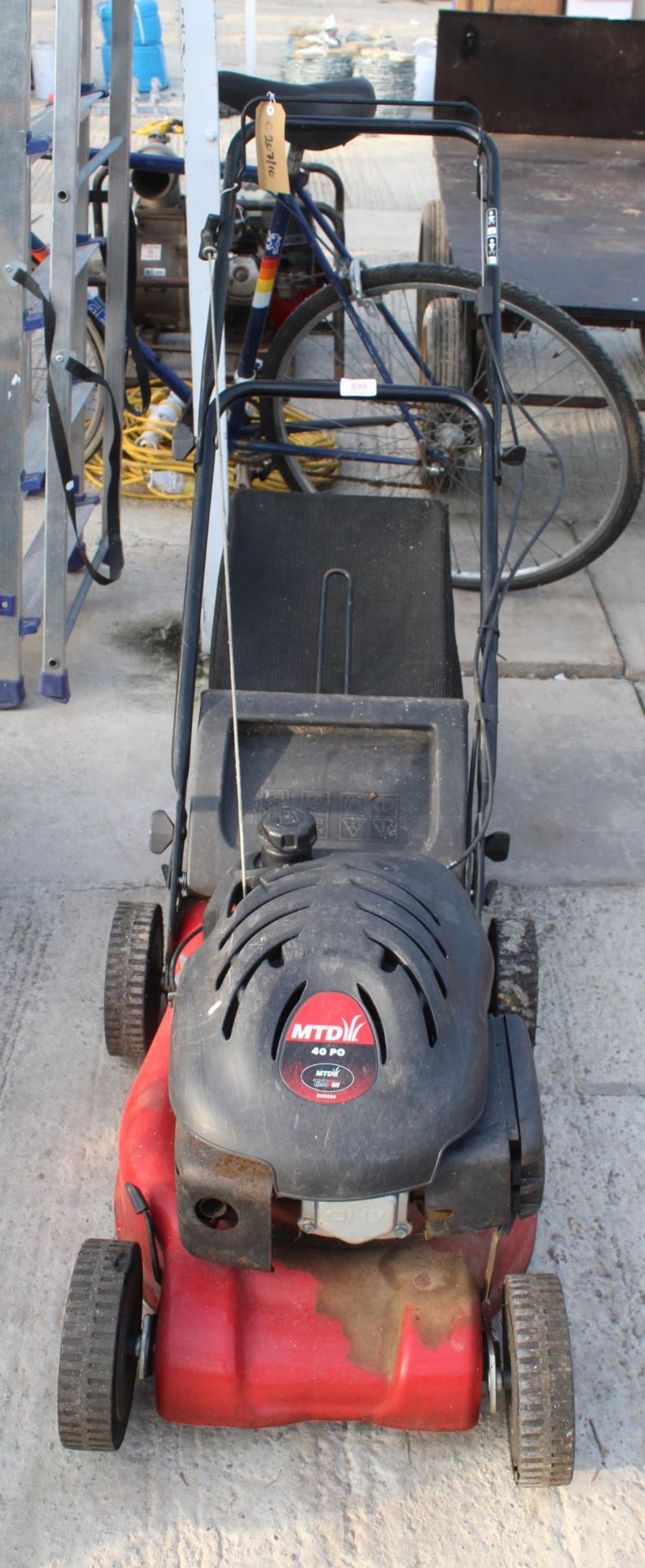 MTD 40 PO LAWN MOWER NO VAT