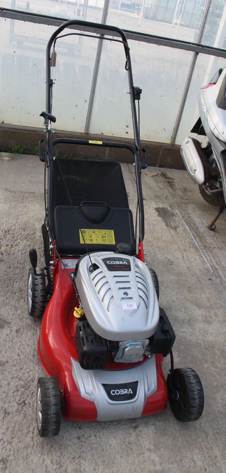 A CORBA DG450V LAWN MOWER NO VAT - Image 2 of 2