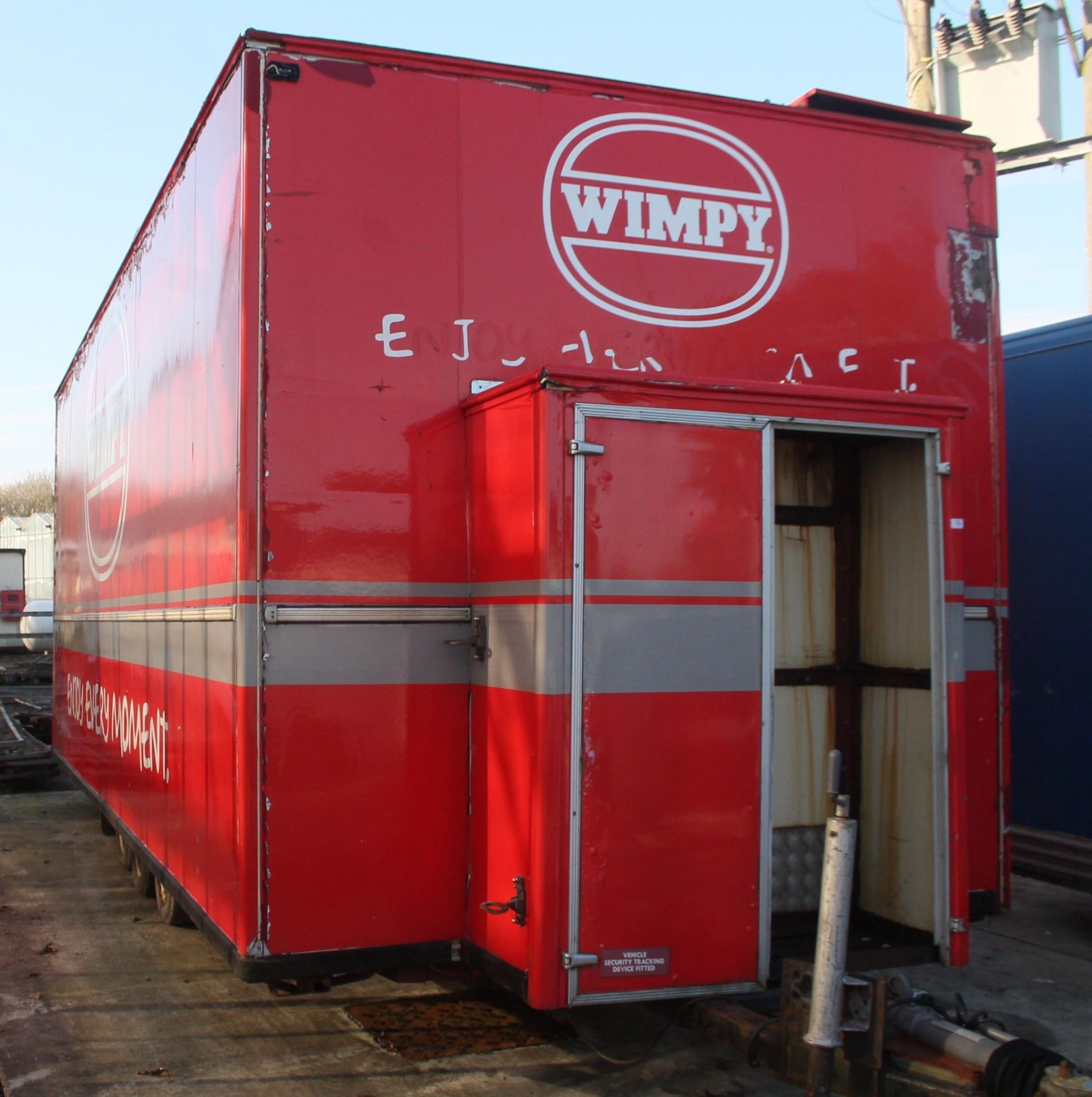 A WIMPEY TRIPLE AXLE CATERING TRAILER WITH SOME FIRE DAMAGE NO VAT - Image 2 of 4