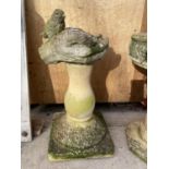 A RECONSTITUTED STONE BIRD BATH IN THE FORM OF TWO HANDS ON A PEDESTAL BASE (H:55CM)