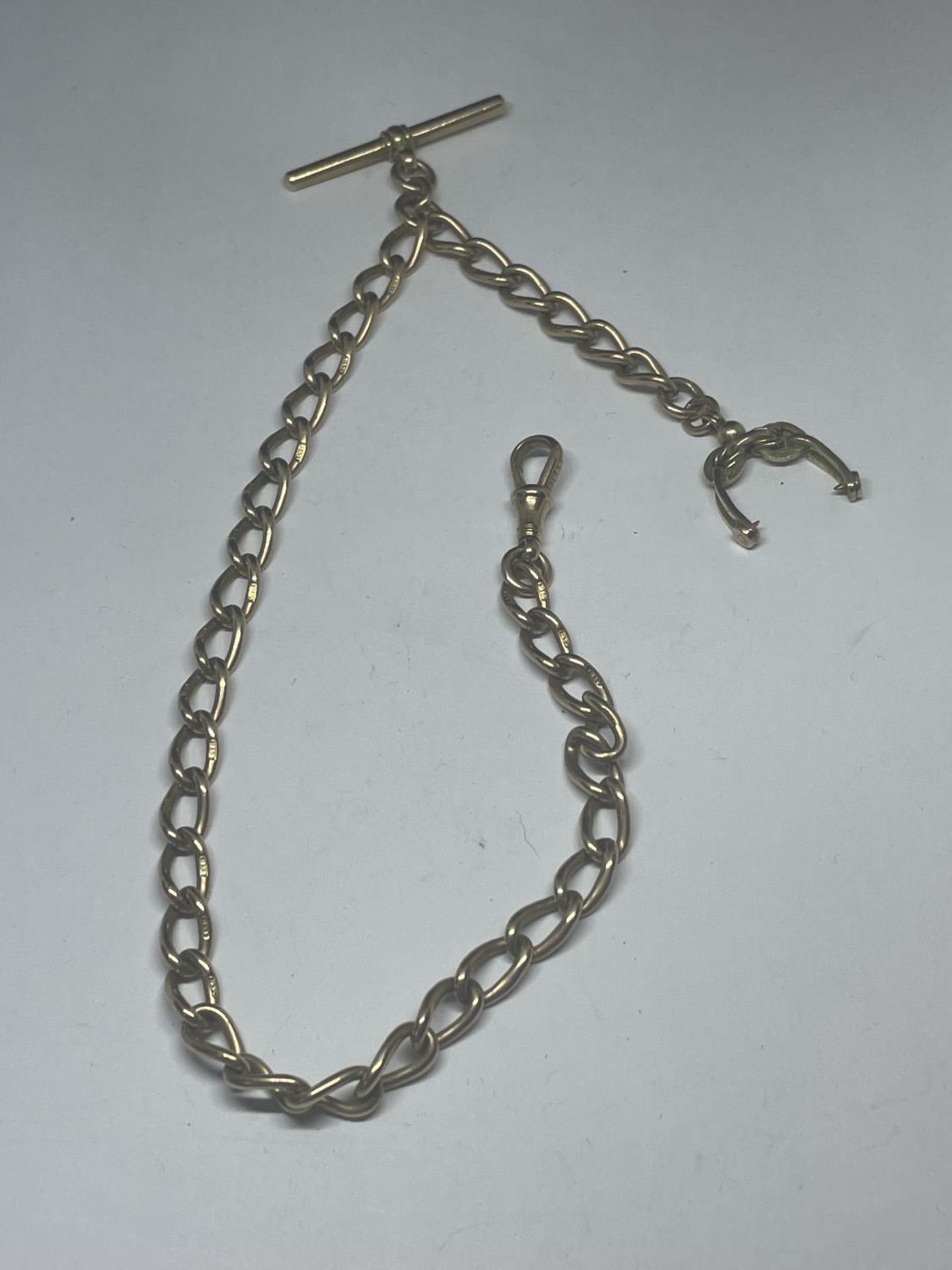 A 9 CARAT GOLD WATCH CHAIN WITH T BAR GROSS WEIGHT 35.5 GRAMS