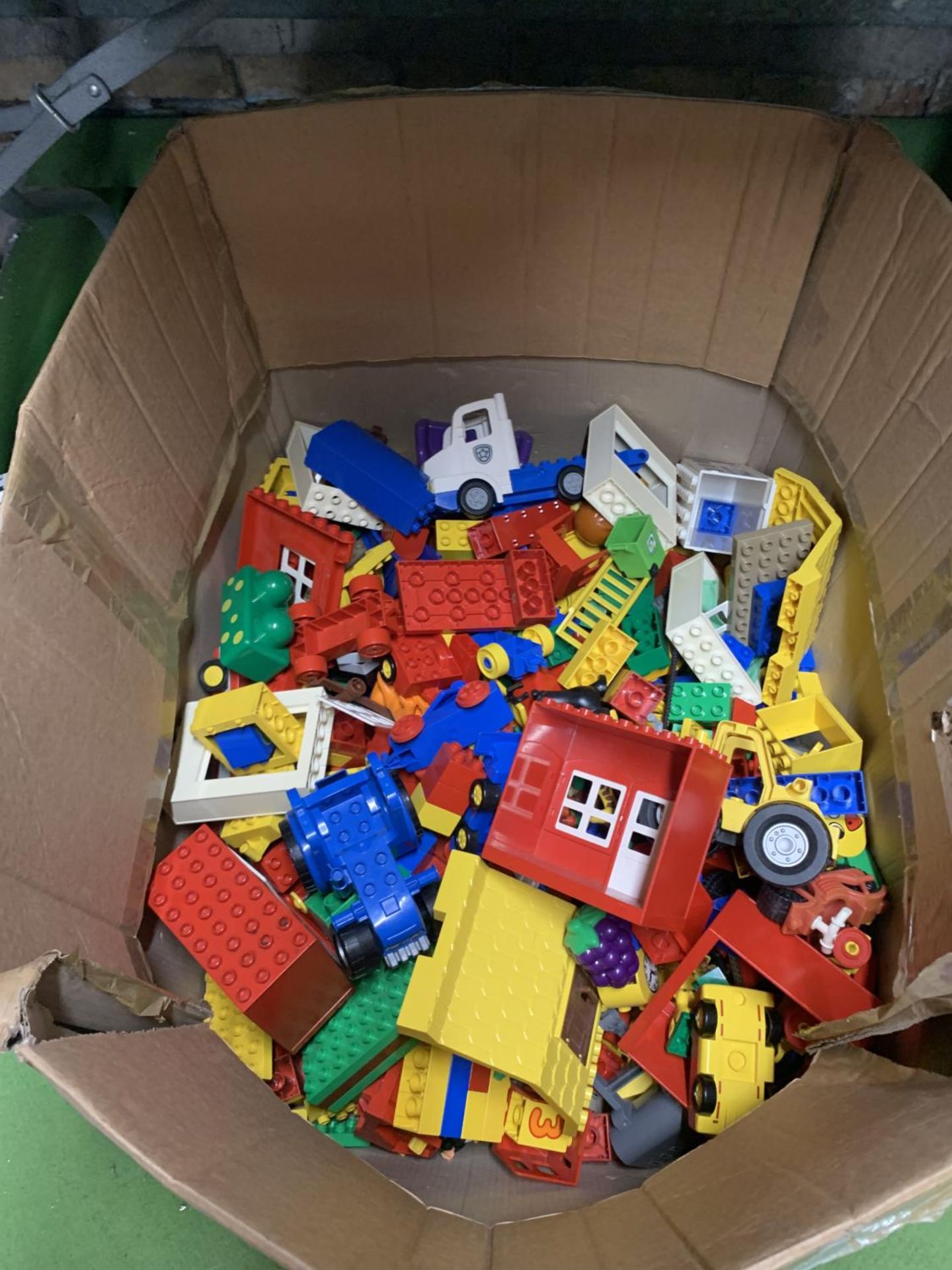 A LARGE QUANTITY OF DUPLO