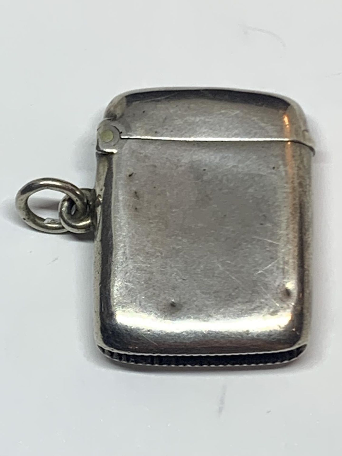 A HALLMARKED BIRMINGHAM SILVER VESTA CASE