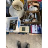 AN ASSORTMENT OF HOUSEHOLD CLEARANCE ITEMS TO INCLUDE BOOKS AND CERAMICS ETC
