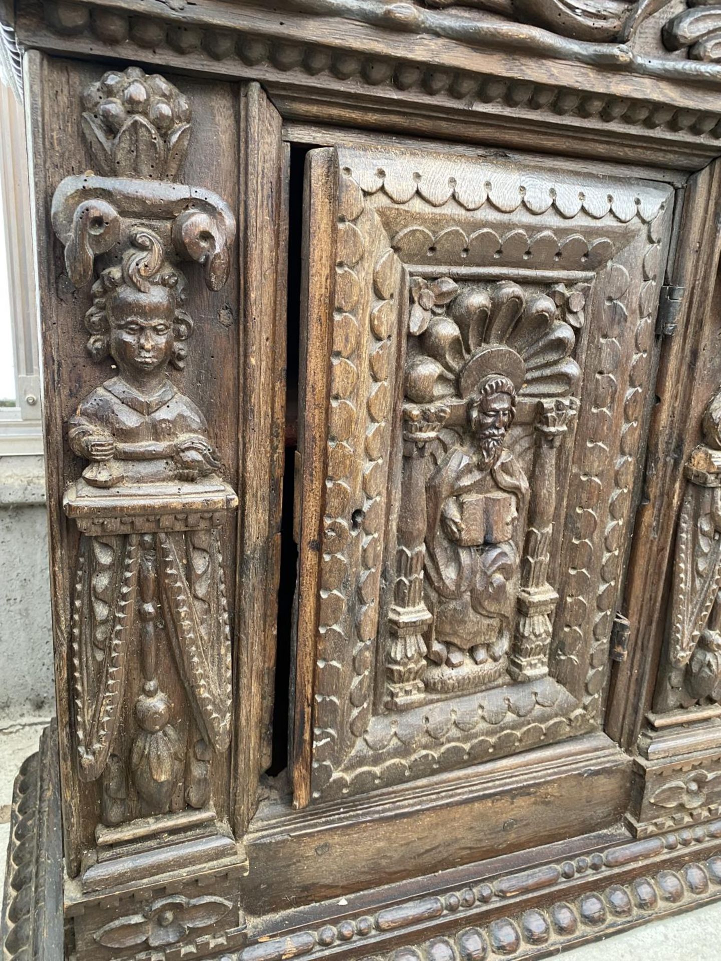 AN 18TH CENTURY HEAVILY CARVED TWO DOOR CABINET, 49" WIDE - Image 5 of 13