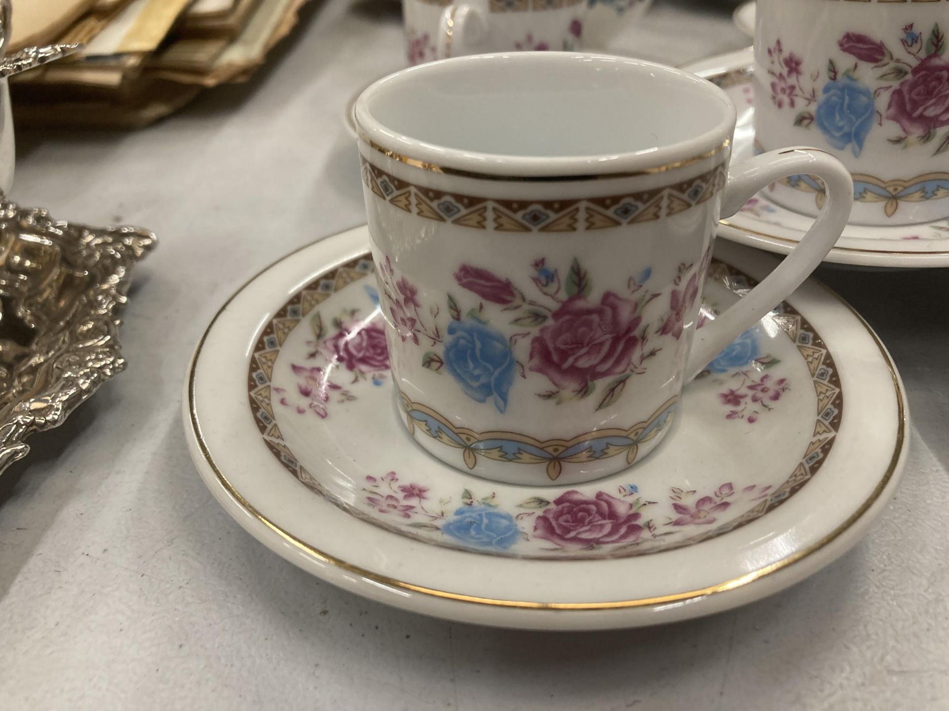A QUANTITY OF CHINA CUPS AND SAUCERS PLUS A SUGAR BOWL - Image 2 of 5