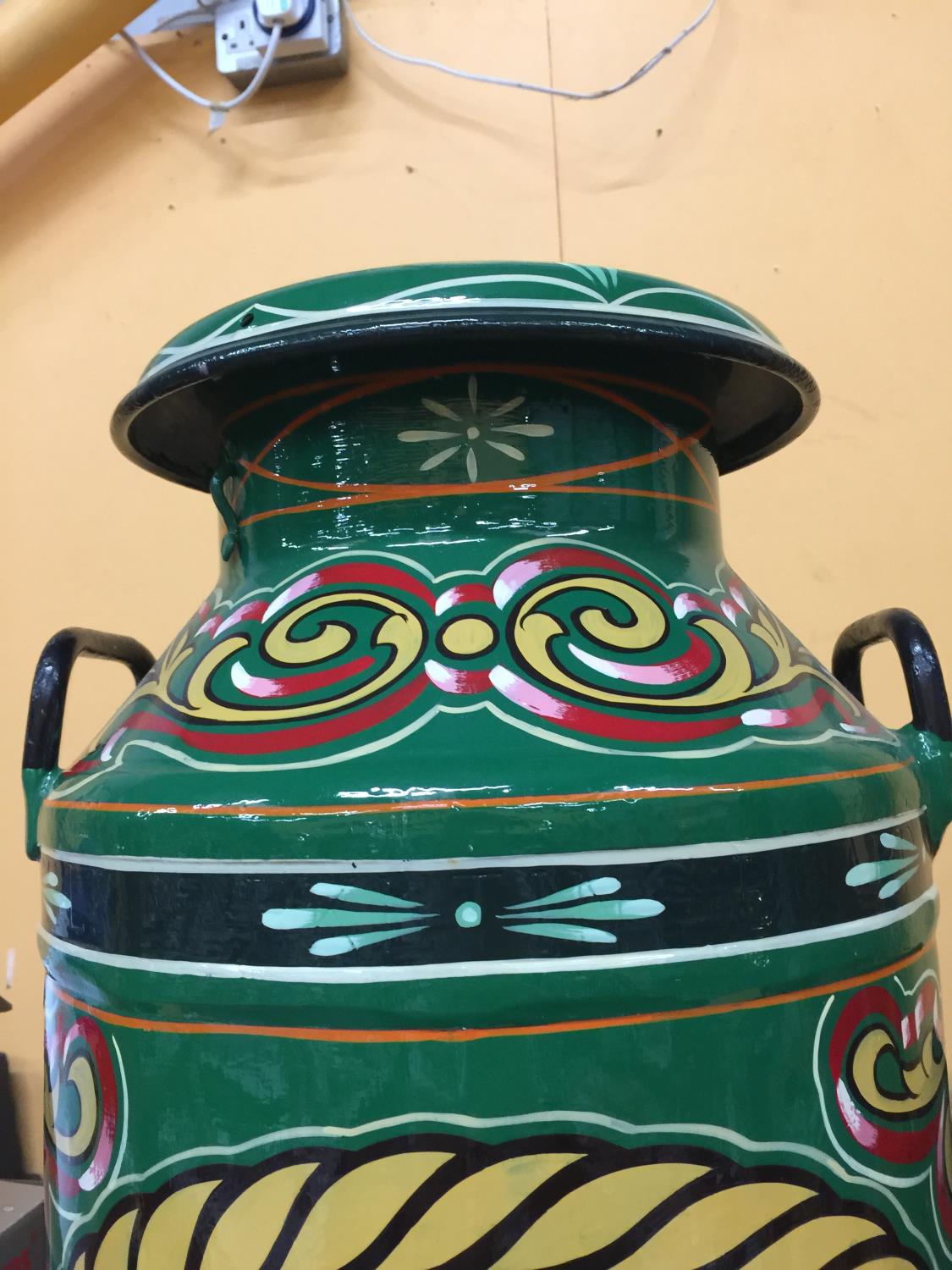 A HANDPAINTED GYPSY MILK CHURN IN THE 'APPLEBY STALLION' DESIGN HEIGHT 72CM SIGNED - Image 2 of 8