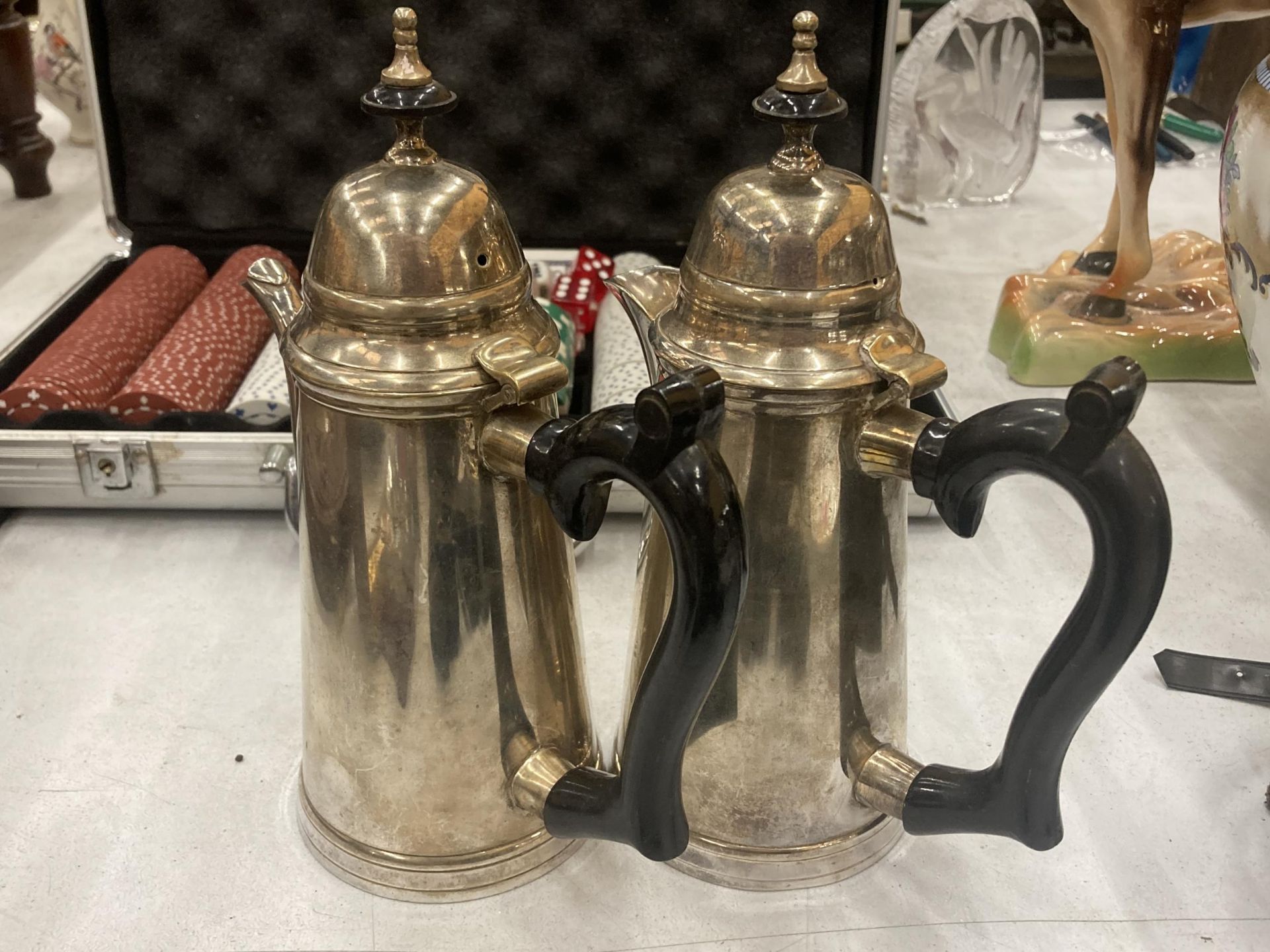 TWO VINTAGE SILVER PLATED HOT CHOCOLATE JUGS HEIGHT 21.5CM - Image 2 of 5