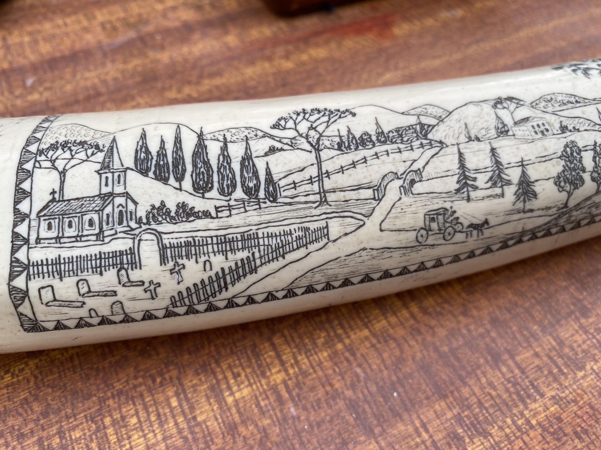 A COLLECTABLE SCRIMSHAW STYLE PIECE - Image 3 of 5