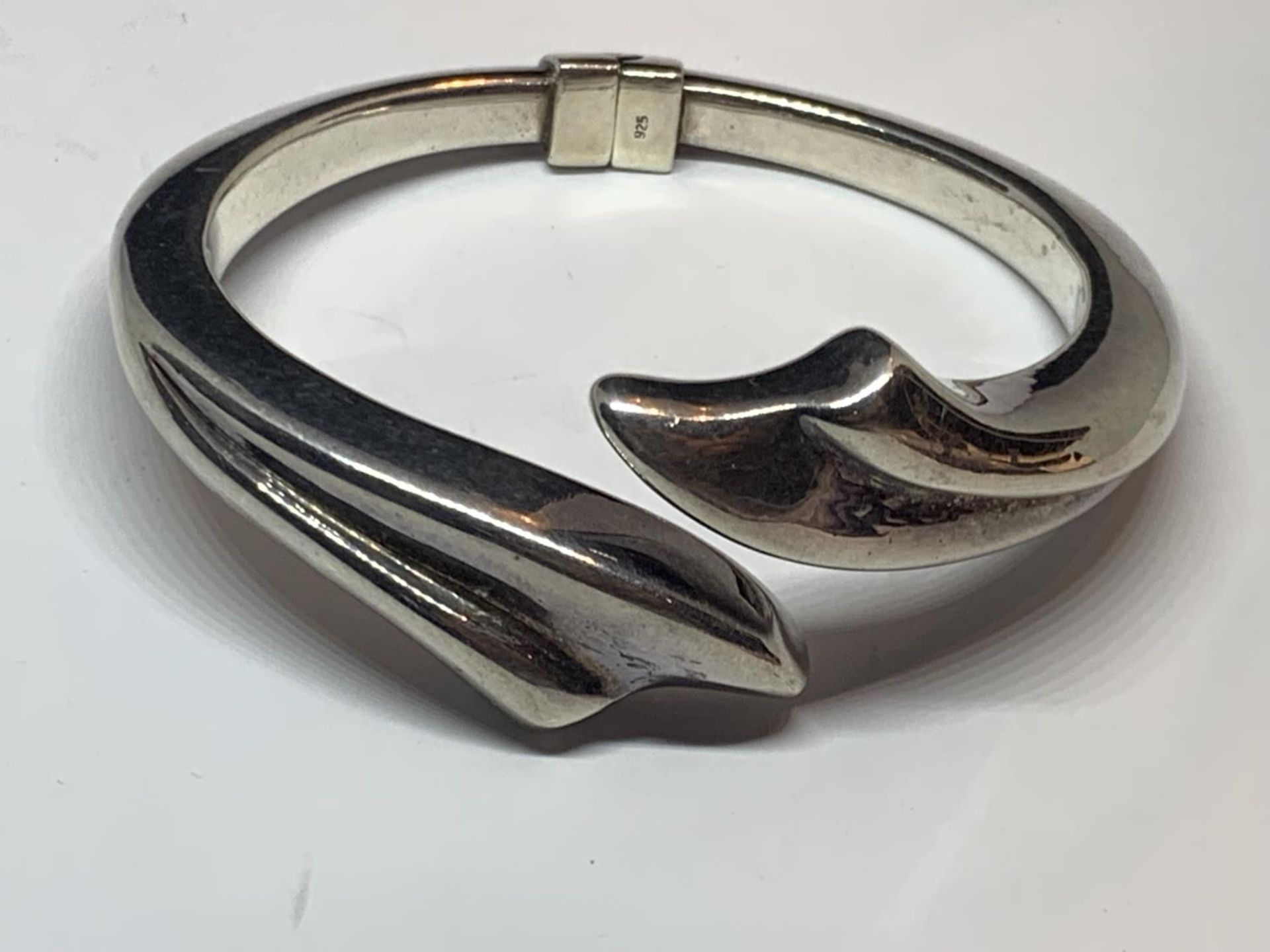 A DESIGNER SILVER BANGLE MARKED ACE - Image 2 of 3