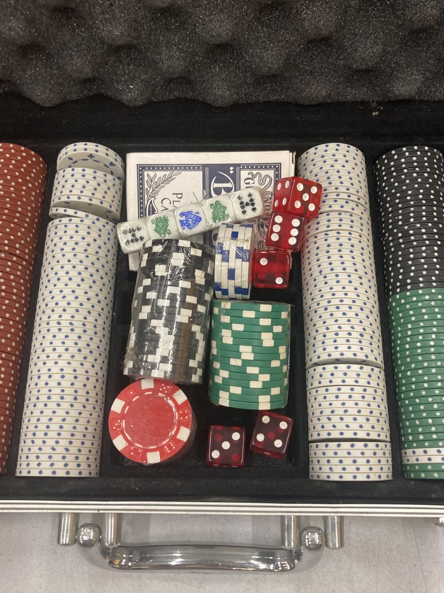 A POKER SET WITH POKER CHIPS, CARDS AND DICE IN AN ALUMINIUM CASE - Image 2 of 2